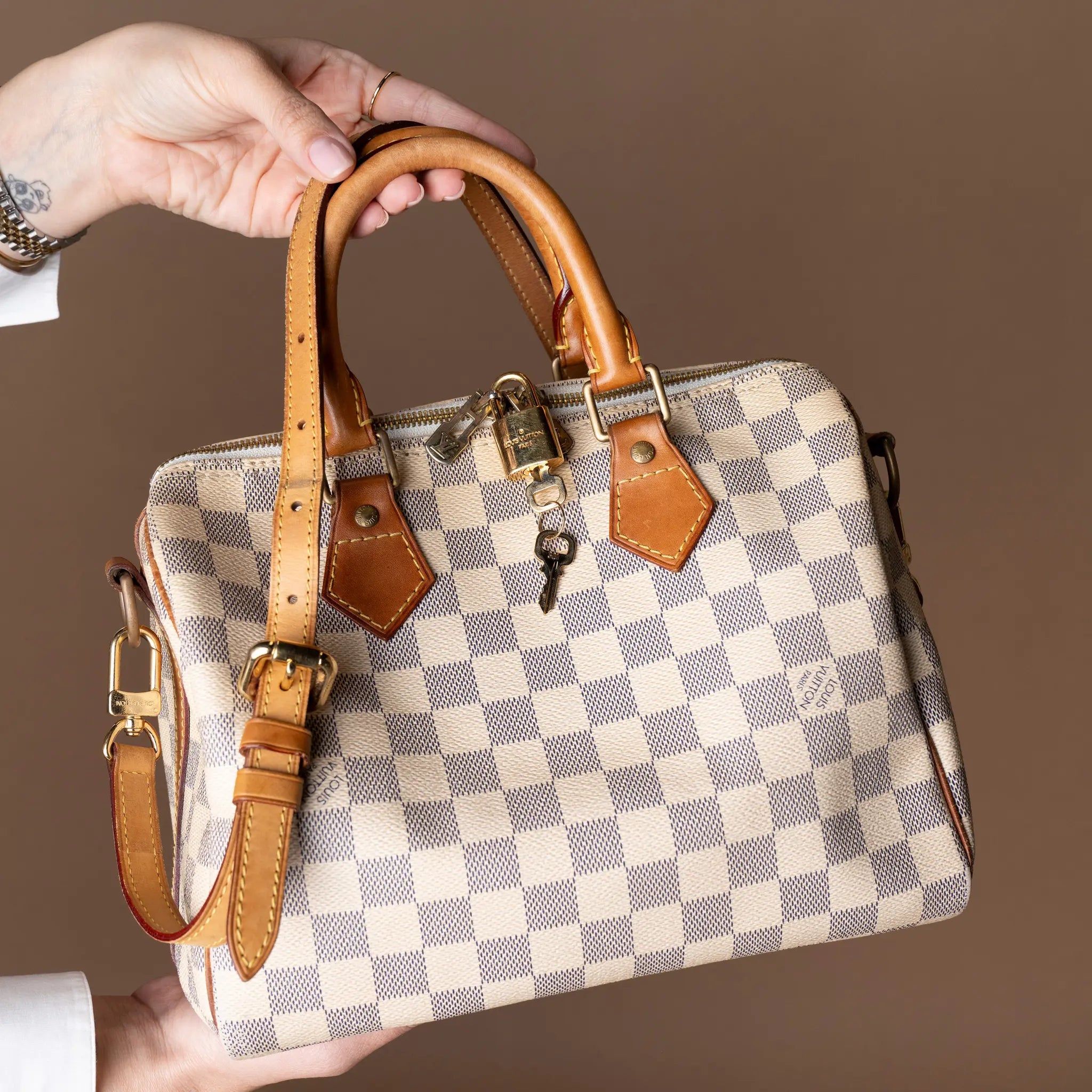 Louis Vuitton Damier Azur Speedy Bandouliere 25 — Side Profile