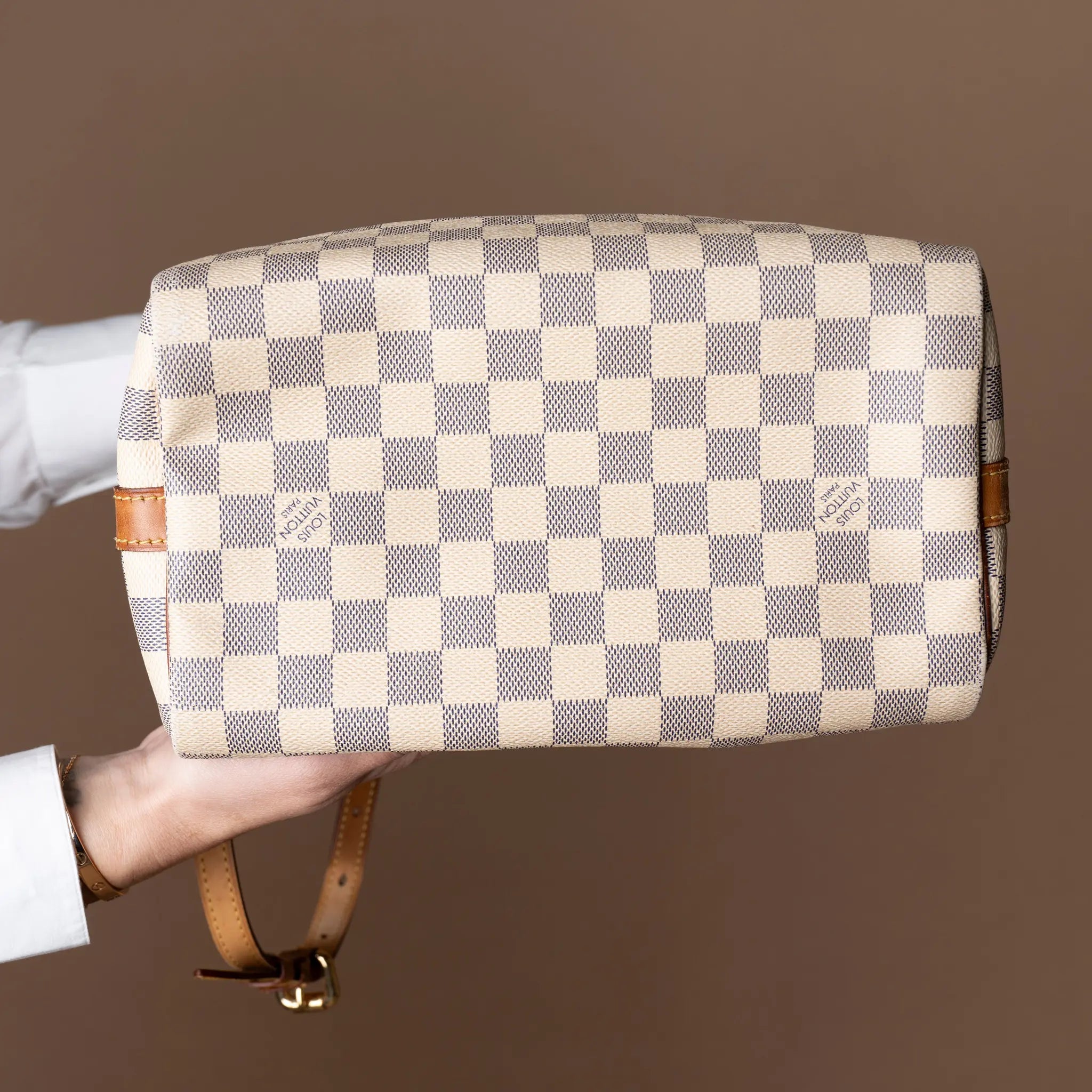 Louis Vuitton Damier Azur Speedy Bandouliere 25 — Close-up Detail