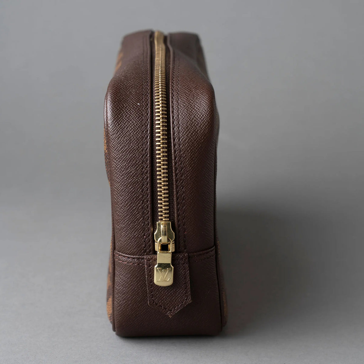 Louis Vuitton Damier Ebene Trousse Toilette 25 — Front View