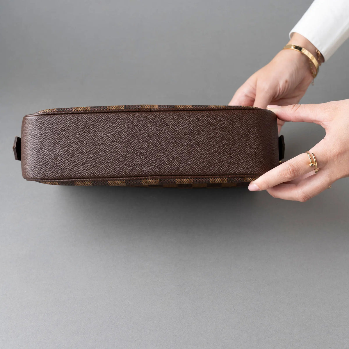 Louis Vuitton Damier Ebene Trousse Toilette 25 — Back View