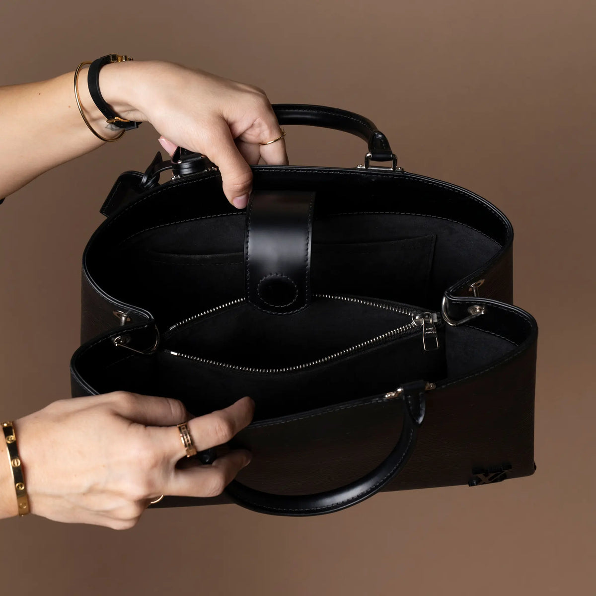 Louis Vuitton Kléber MM — Detail View