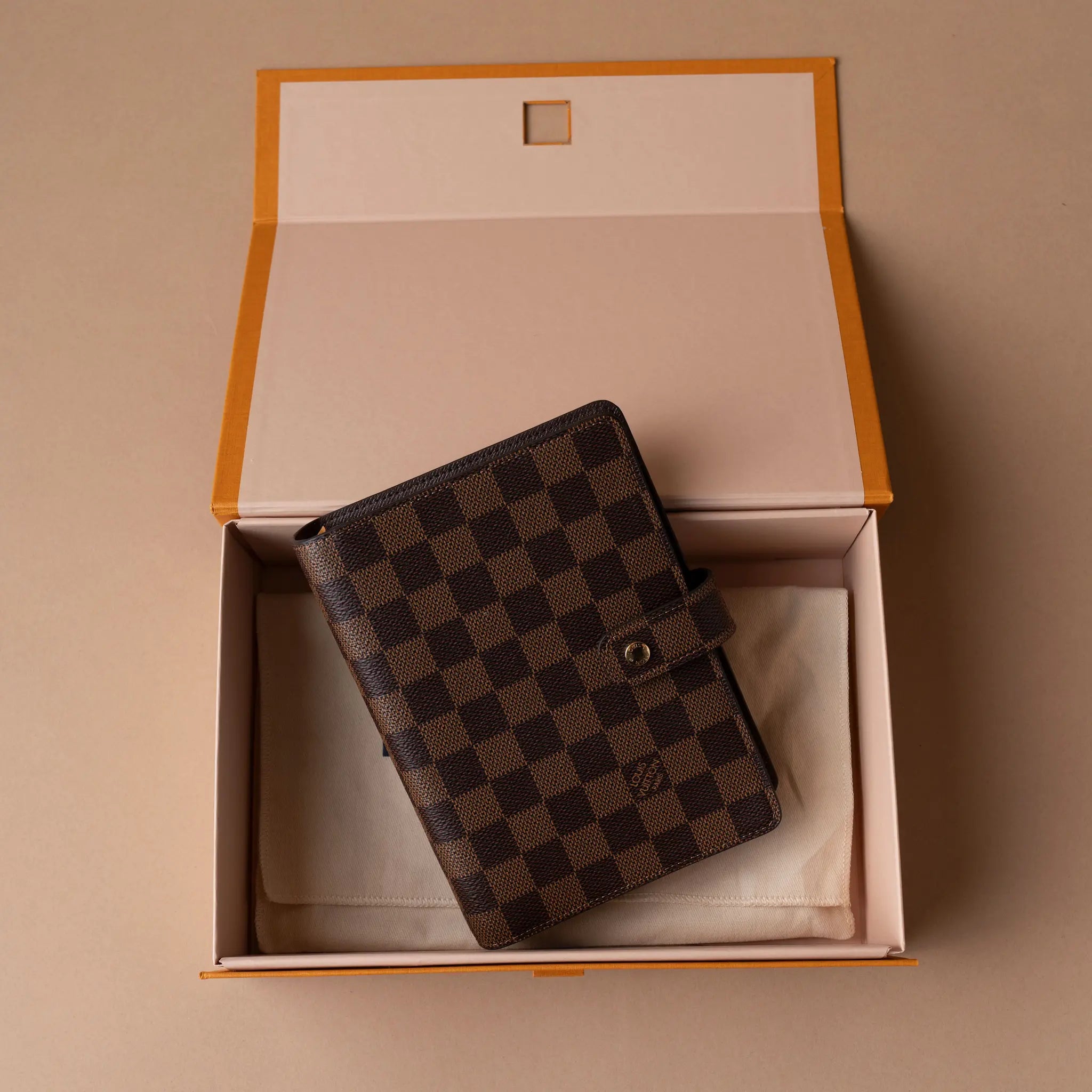 Louis Vuitton Medium Damier Ebene Capa Agenda — Back View