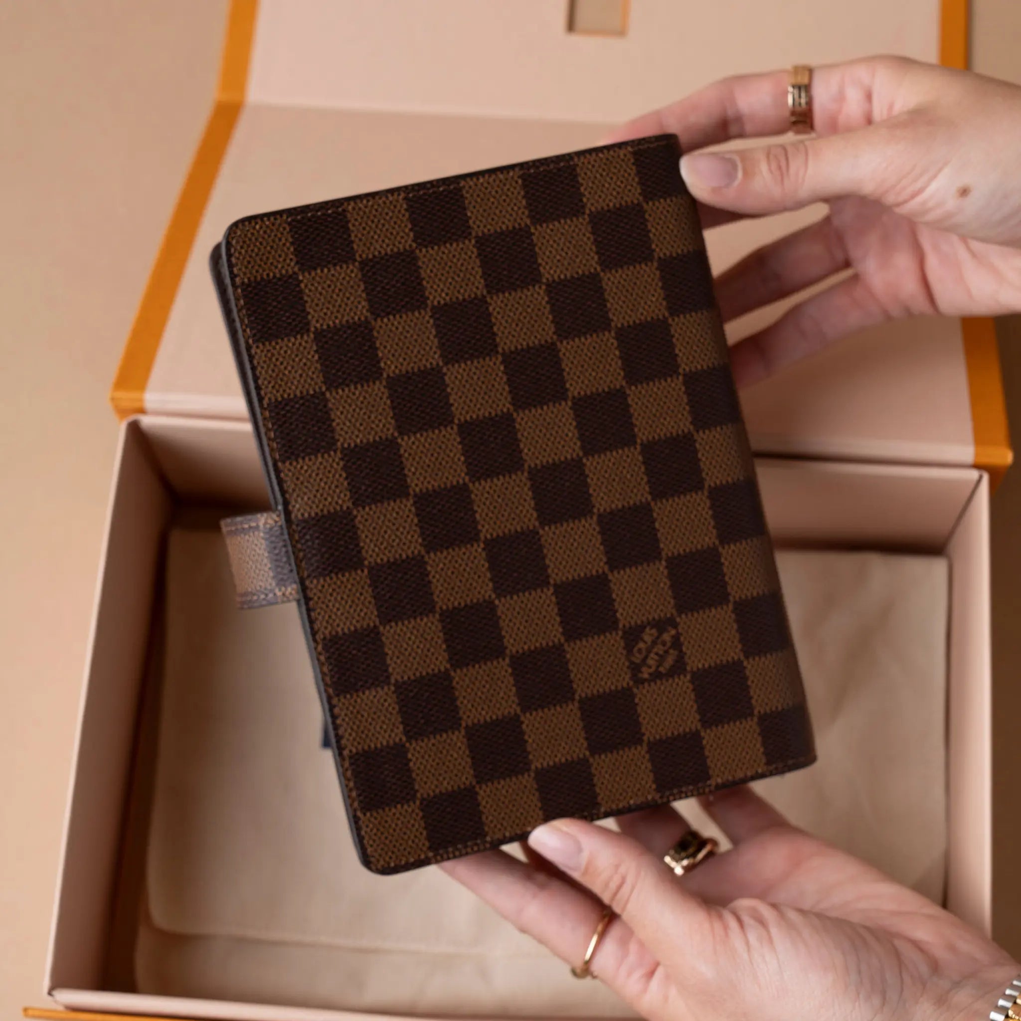 Louis Vuitton Medium Damier Ebene Capa Agenda — Side Profile