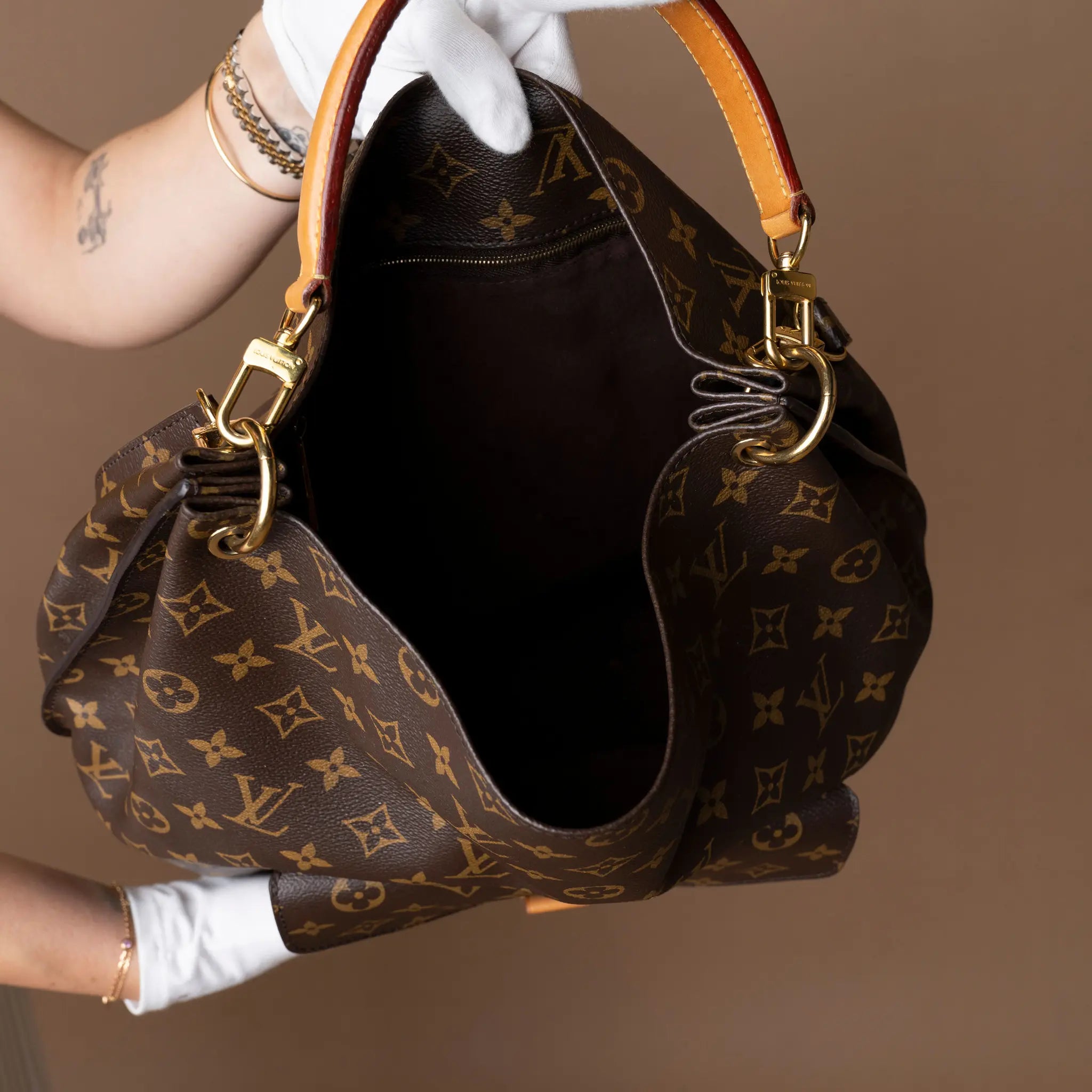 Louis Vuitton Metis Hobo Bag — Detail View