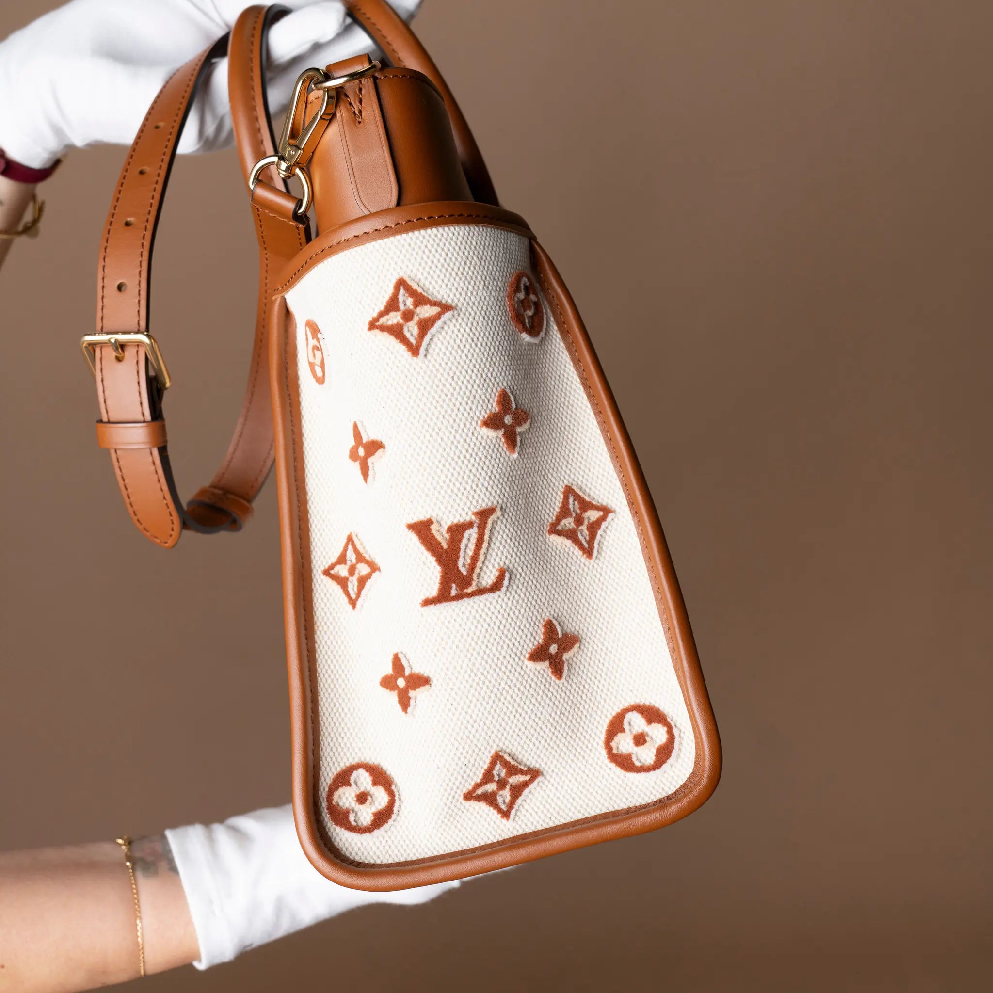 Louis Vuitton Monogram Canvas On My Side MM — Side Profile