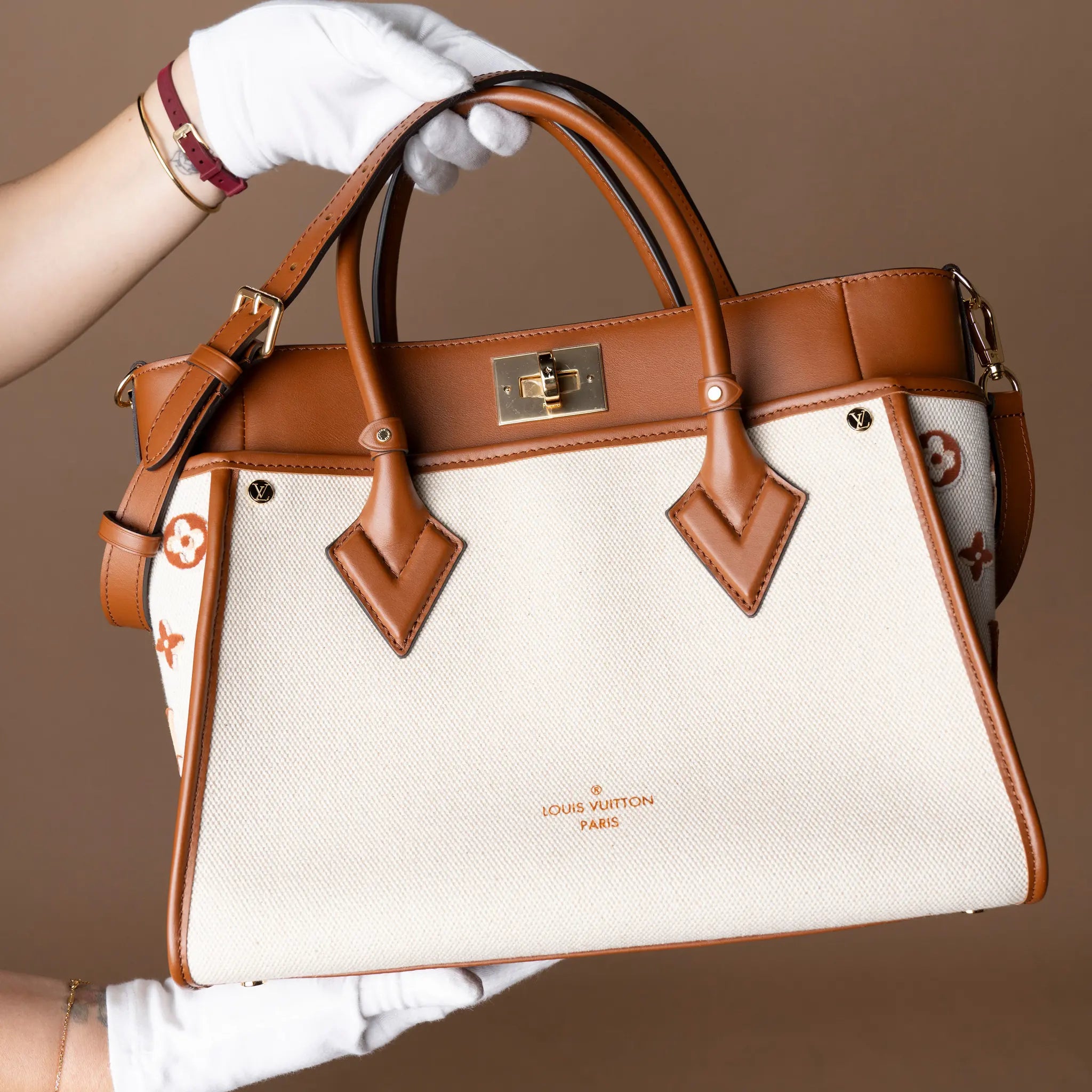 Louis Vuitton Monogram Canvas On My Side MM — Close-up Detail