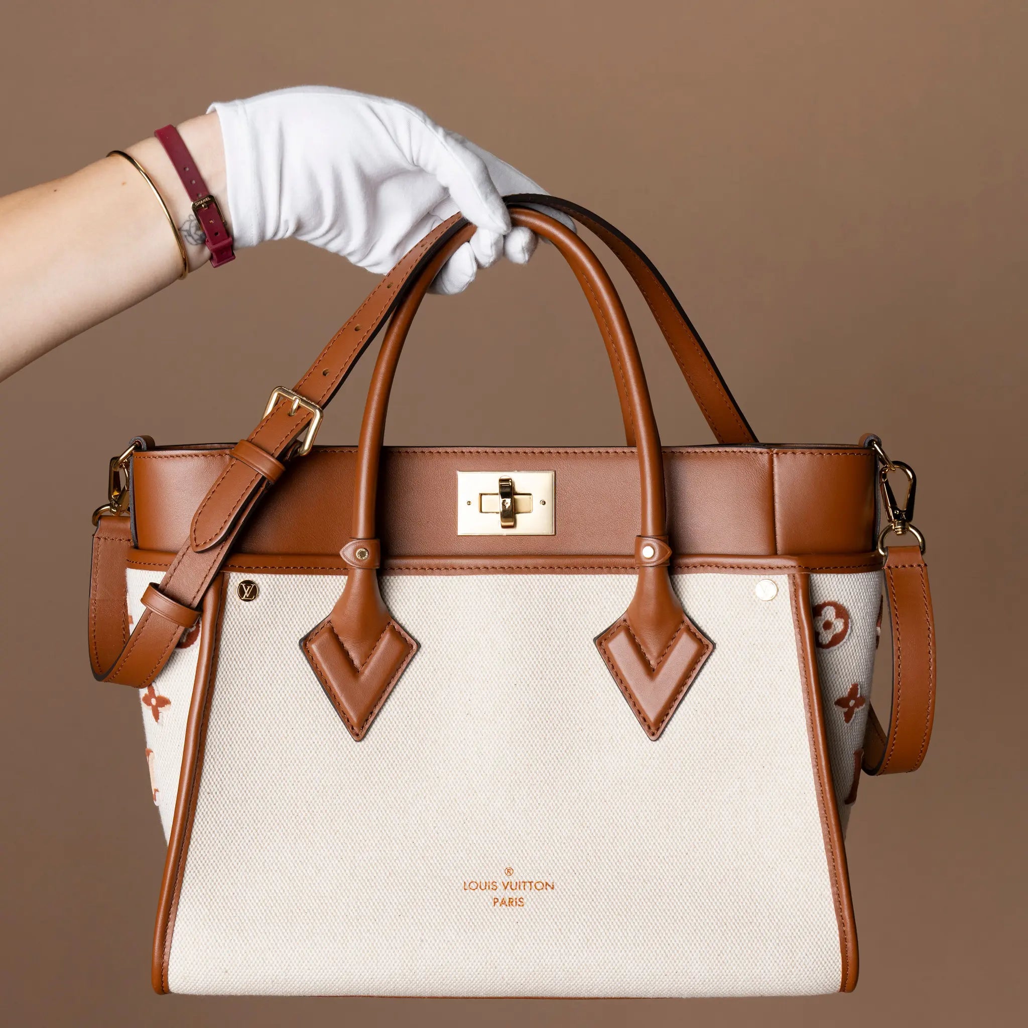 Louis Vuitton Monogram Canvas On My Side MM — Detail View