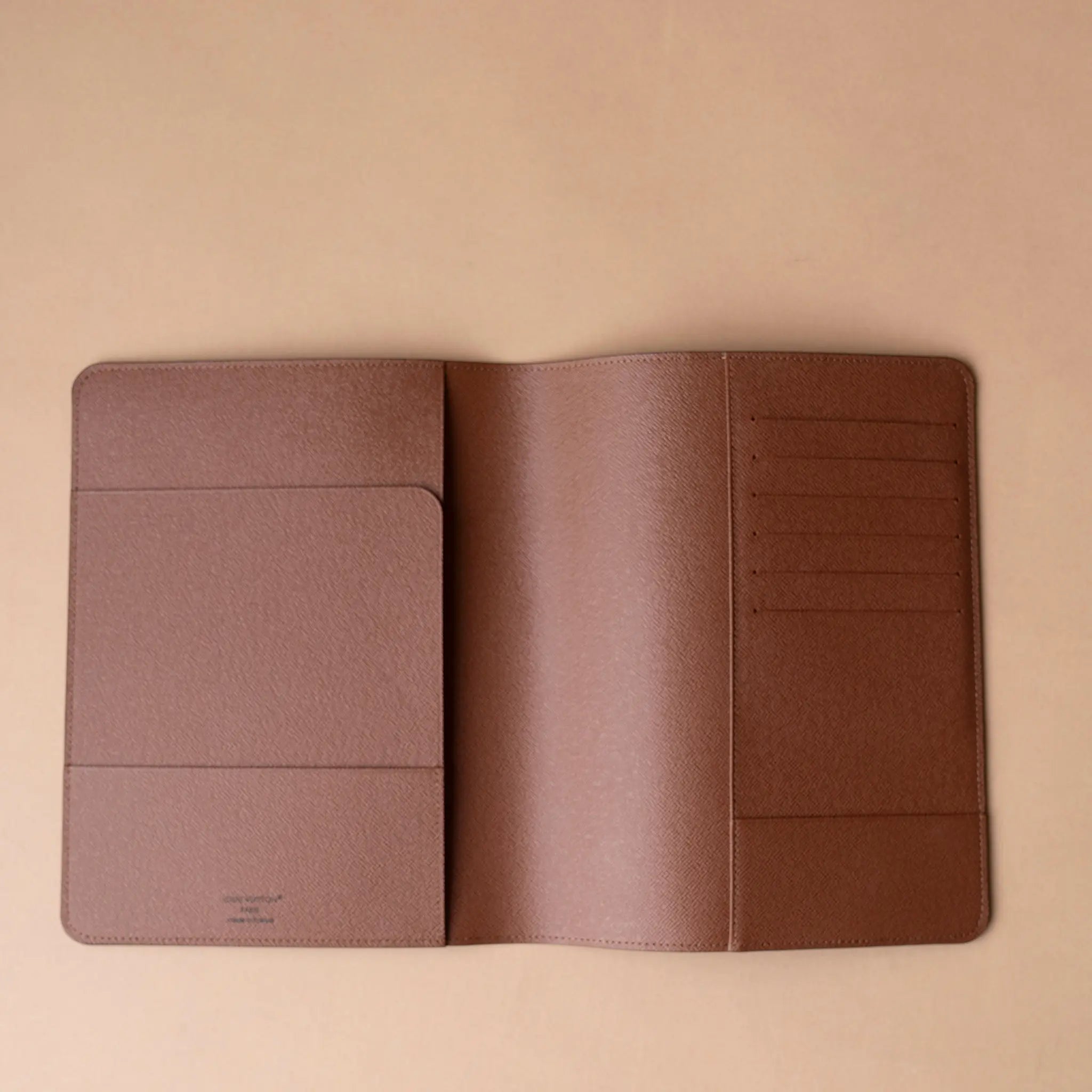 Louis Vuitton Monogram Capa Agenda Escritório — Front View