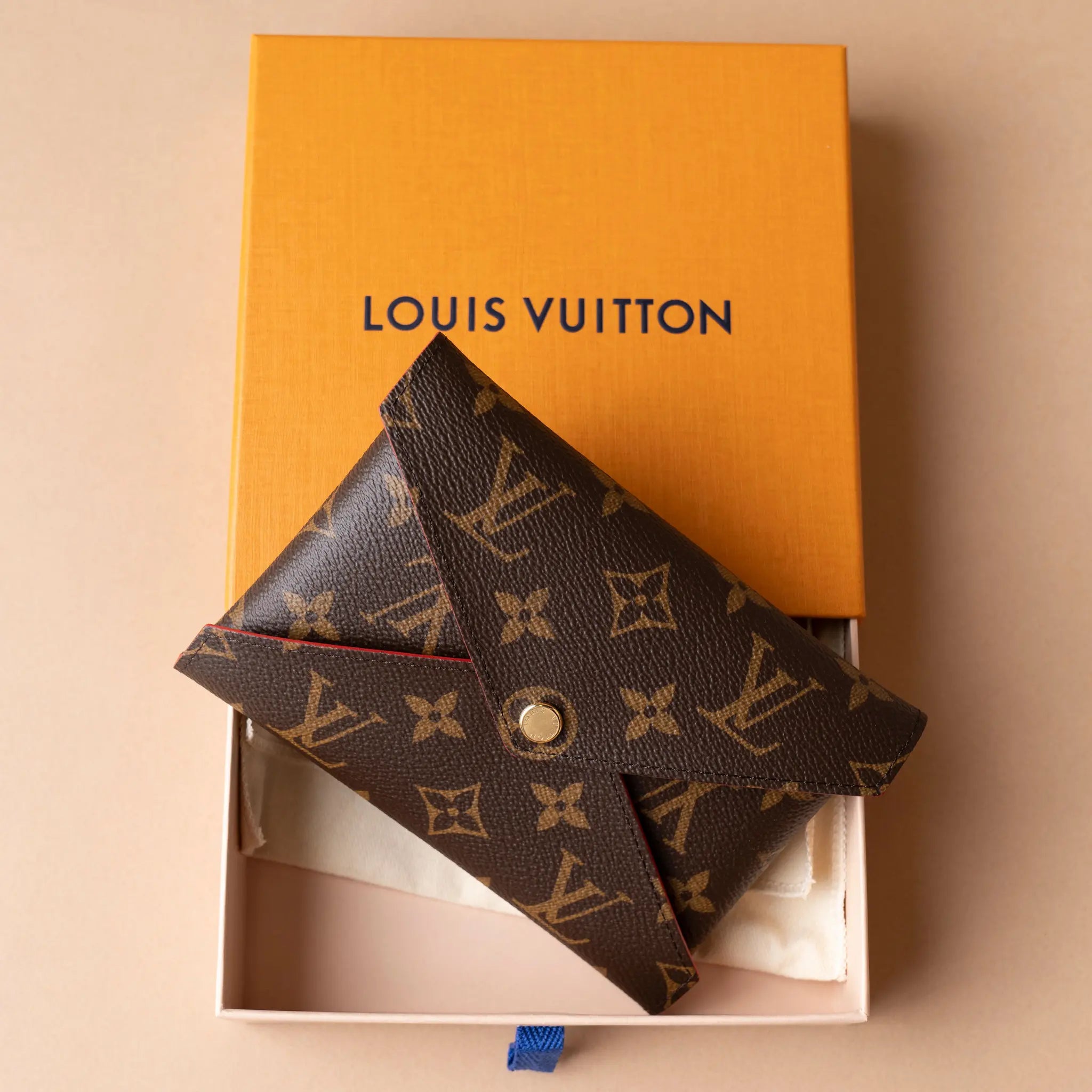 Louis Vuitton Monogram Carteira — Front View