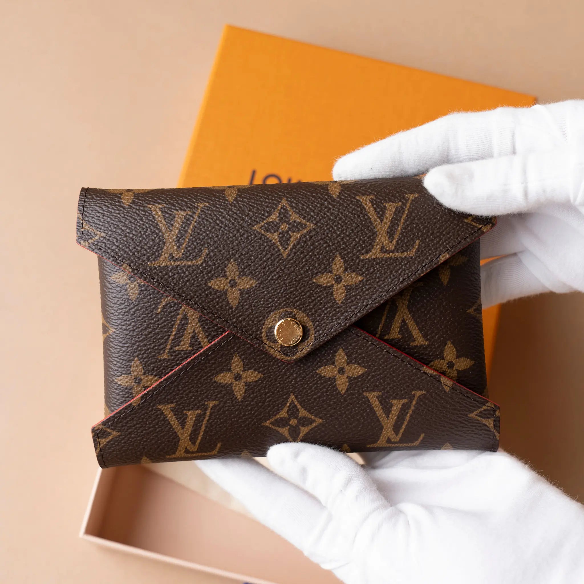 Louis Vuitton Monogram Carteira — Side Profile