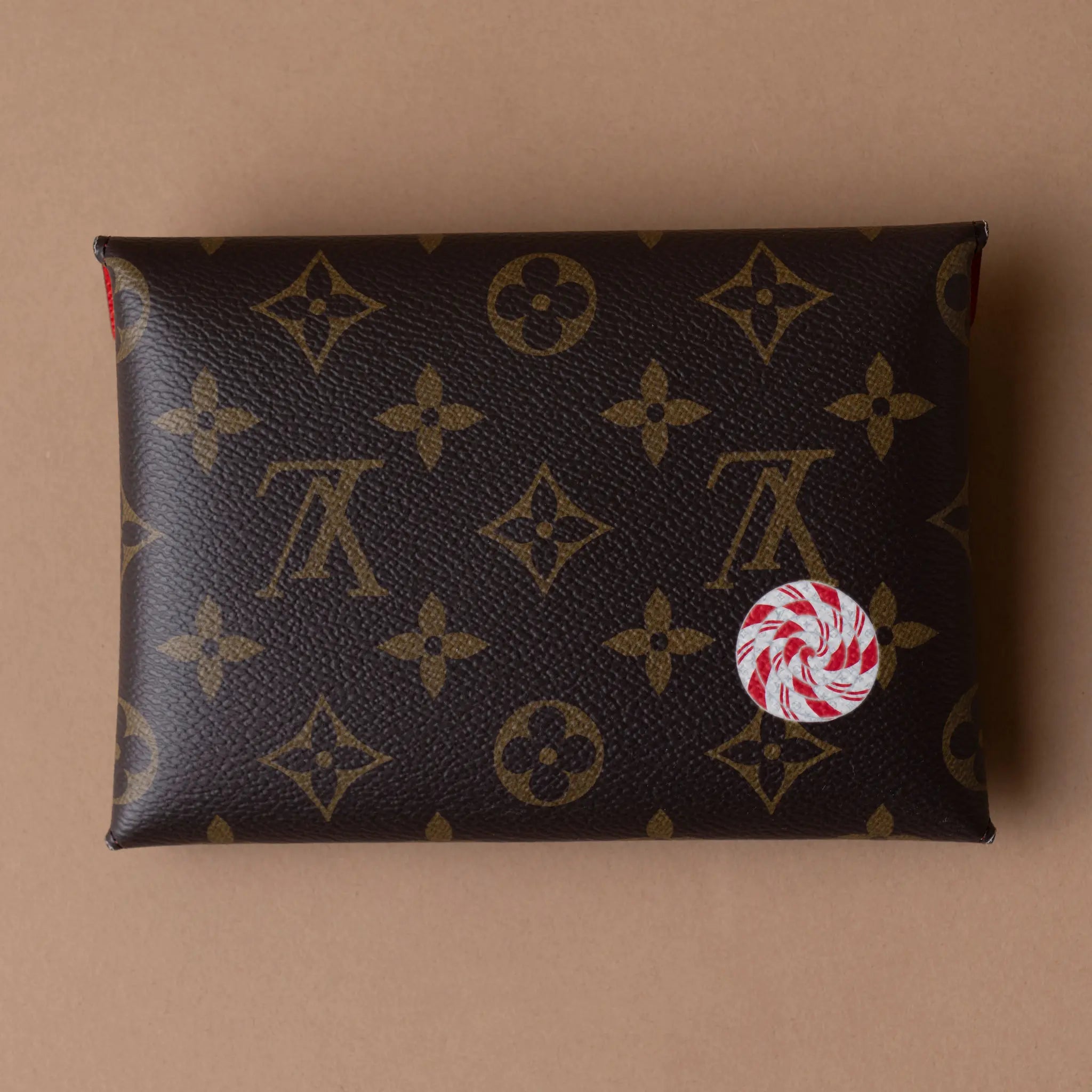 Louis Vuitton Monogram Carteira Edição Limitada — Back View