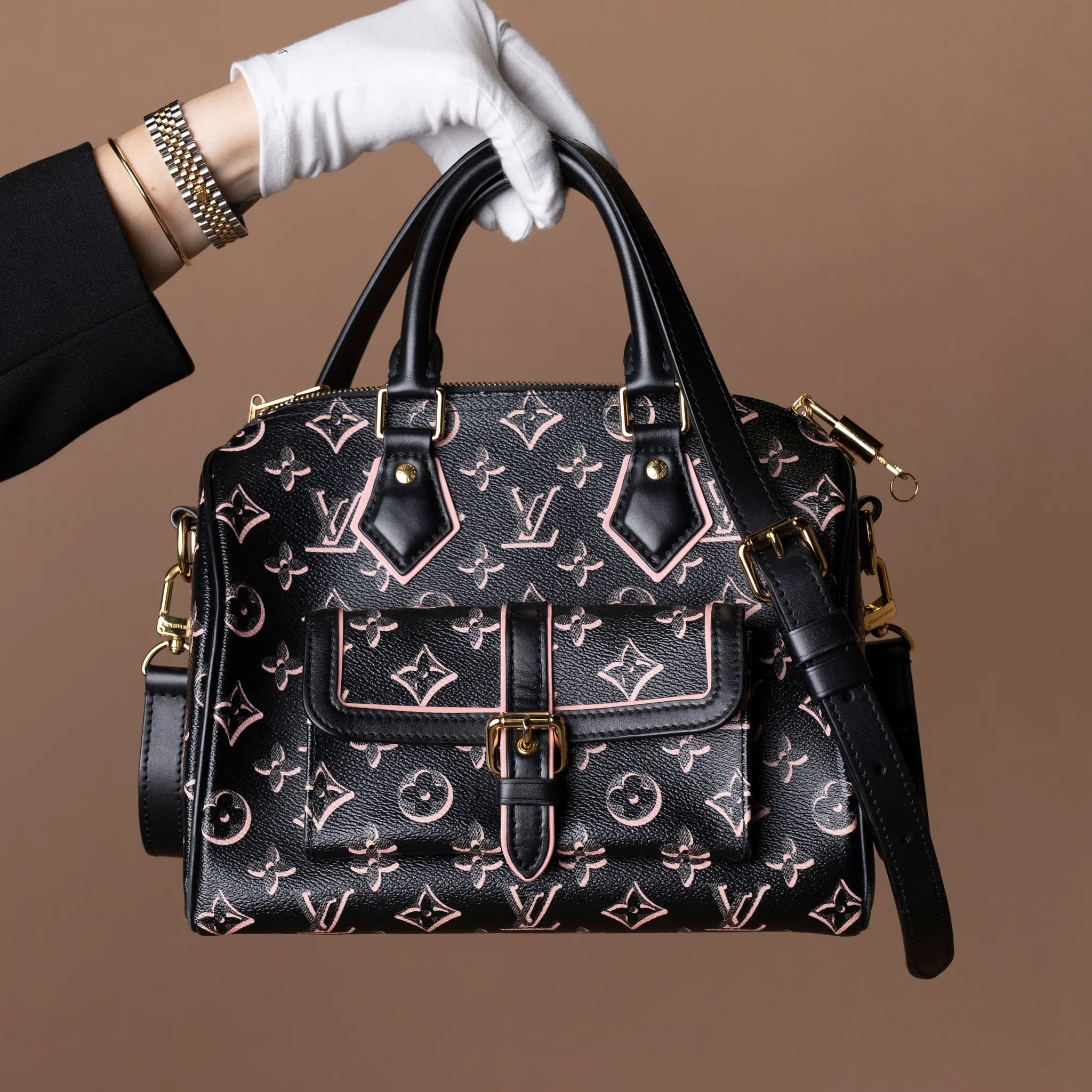 Louis Vuitton Monogram Fall for You Speedy Bandouliere 25 — Close-up Detail