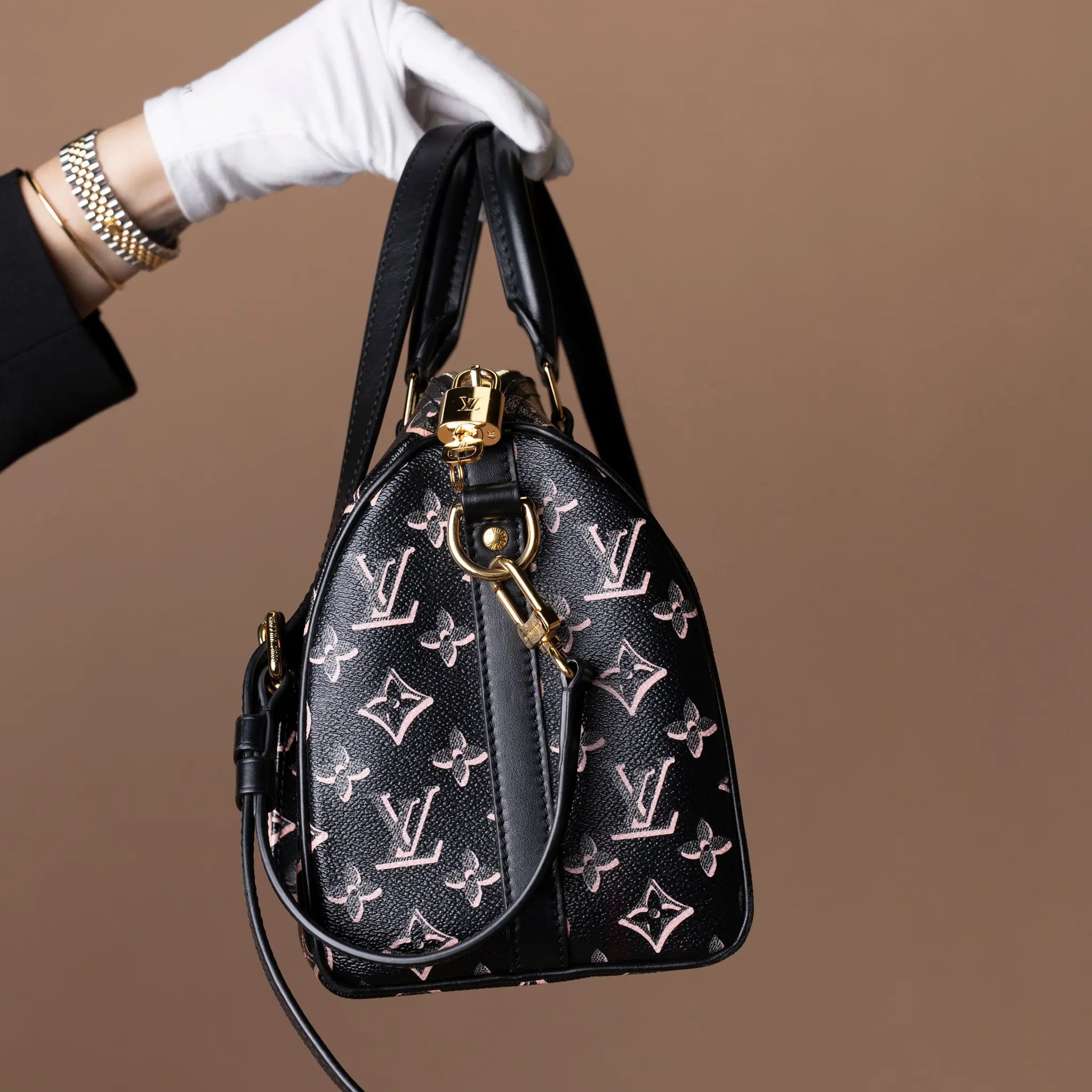 Louis Vuitton Monogram Fall for You Speedy Bandouliere 25 — Detail View