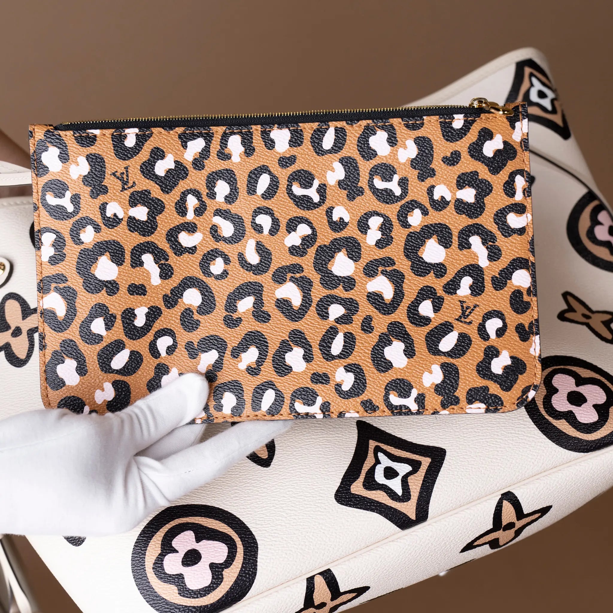 Louis Vuitton Monogram Gian By The Pool Neverfull MM — Close-up Detail