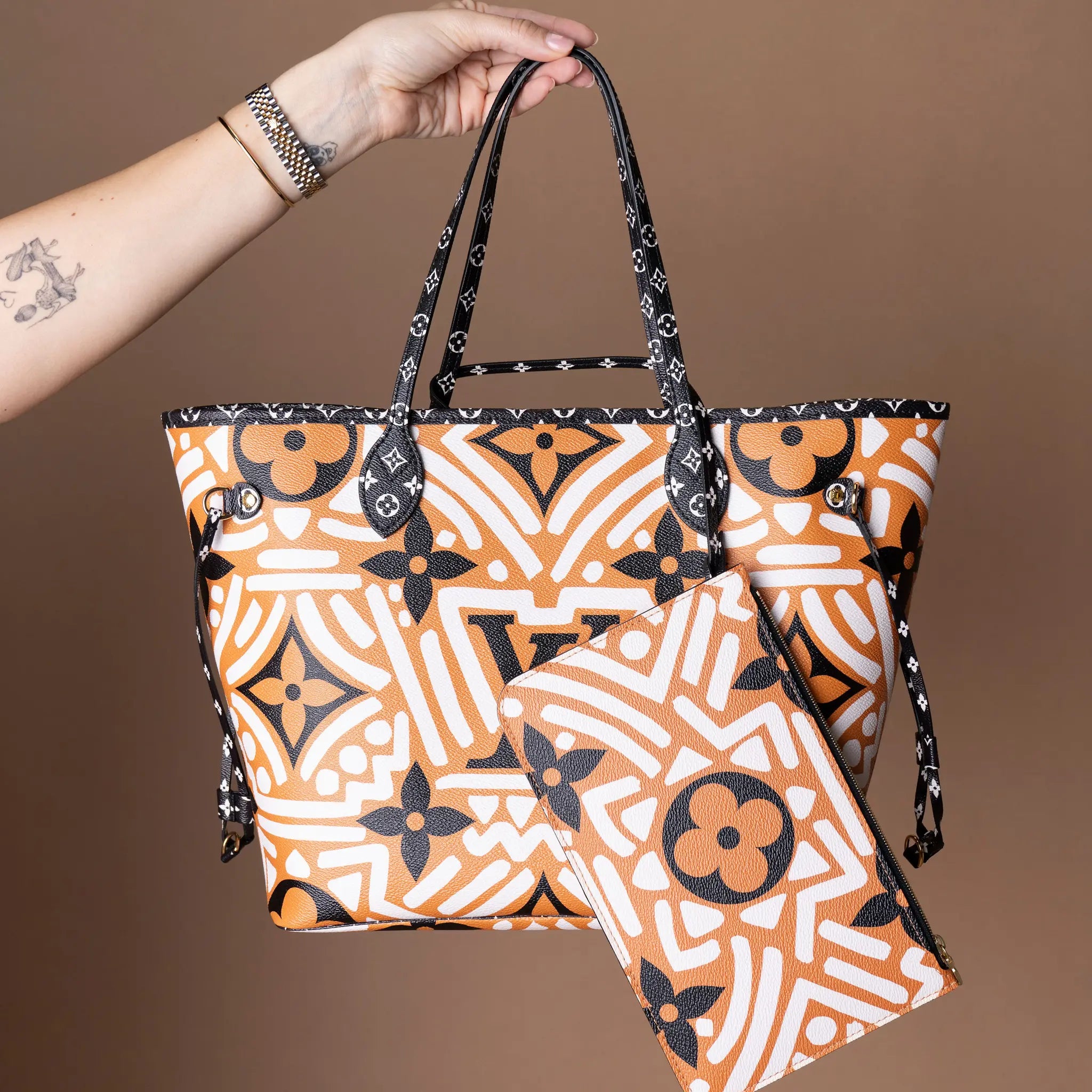 Louis Vuitton Monogram Giant Crafty Neverfull MM — Close-up Detail