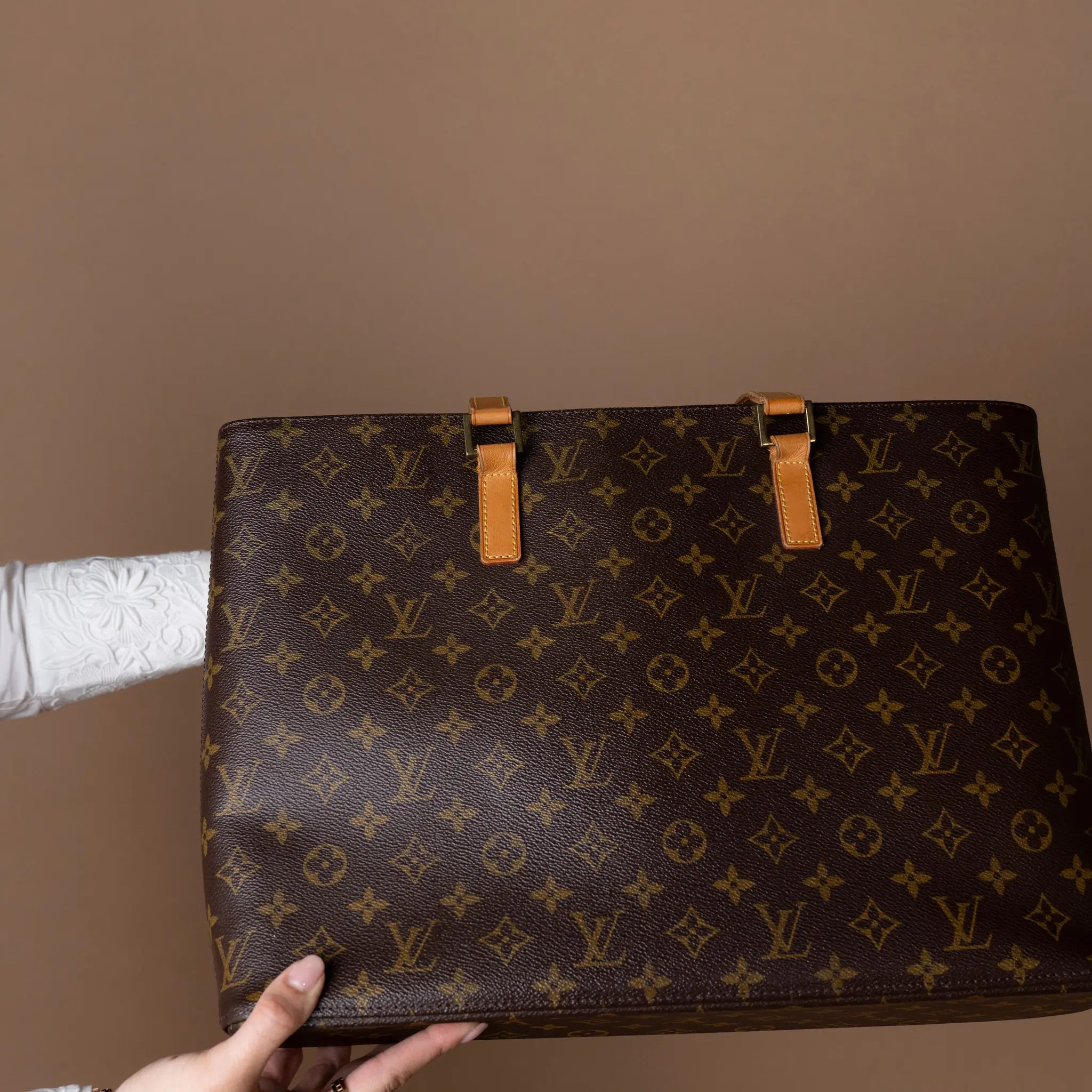 Louis Vuitton Monogram Luco — Close-up Detail