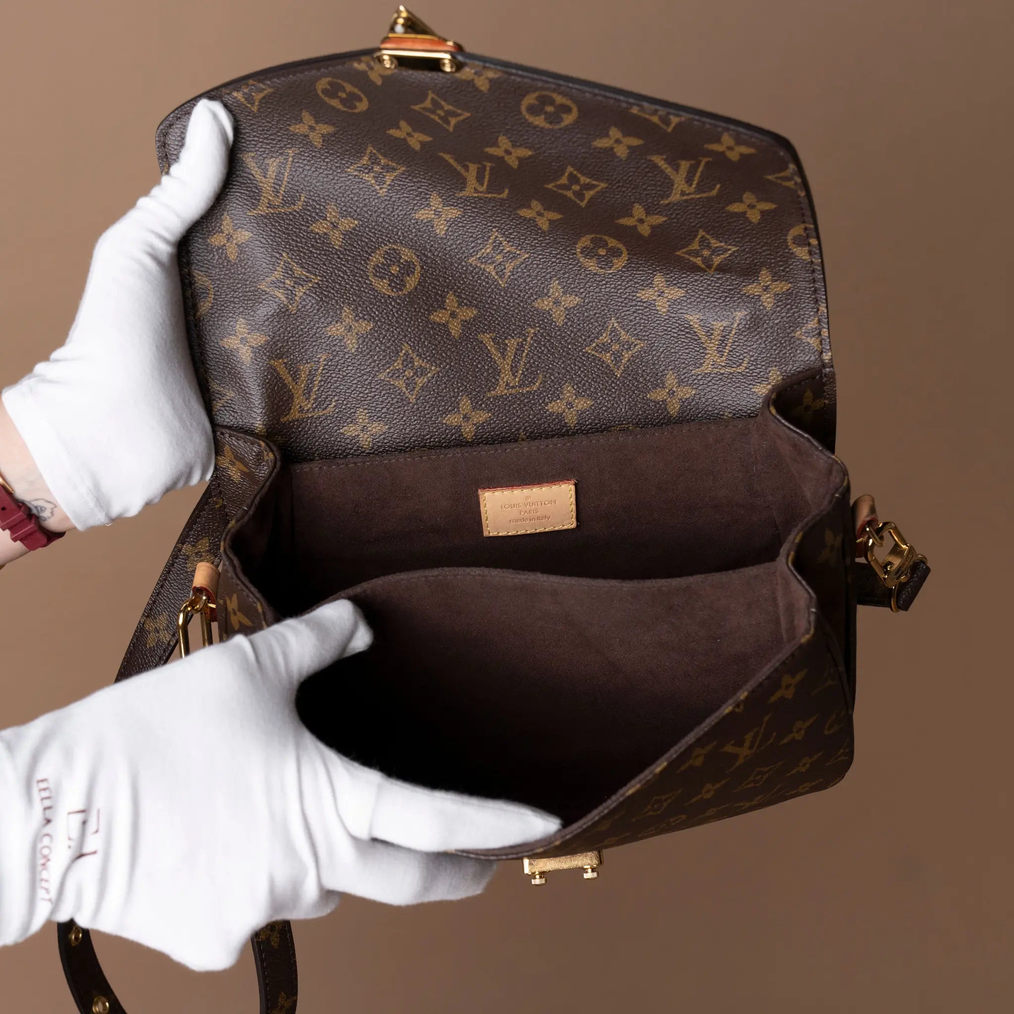 Louis Vuitton Monogram Metis Pochette — Interior Detail