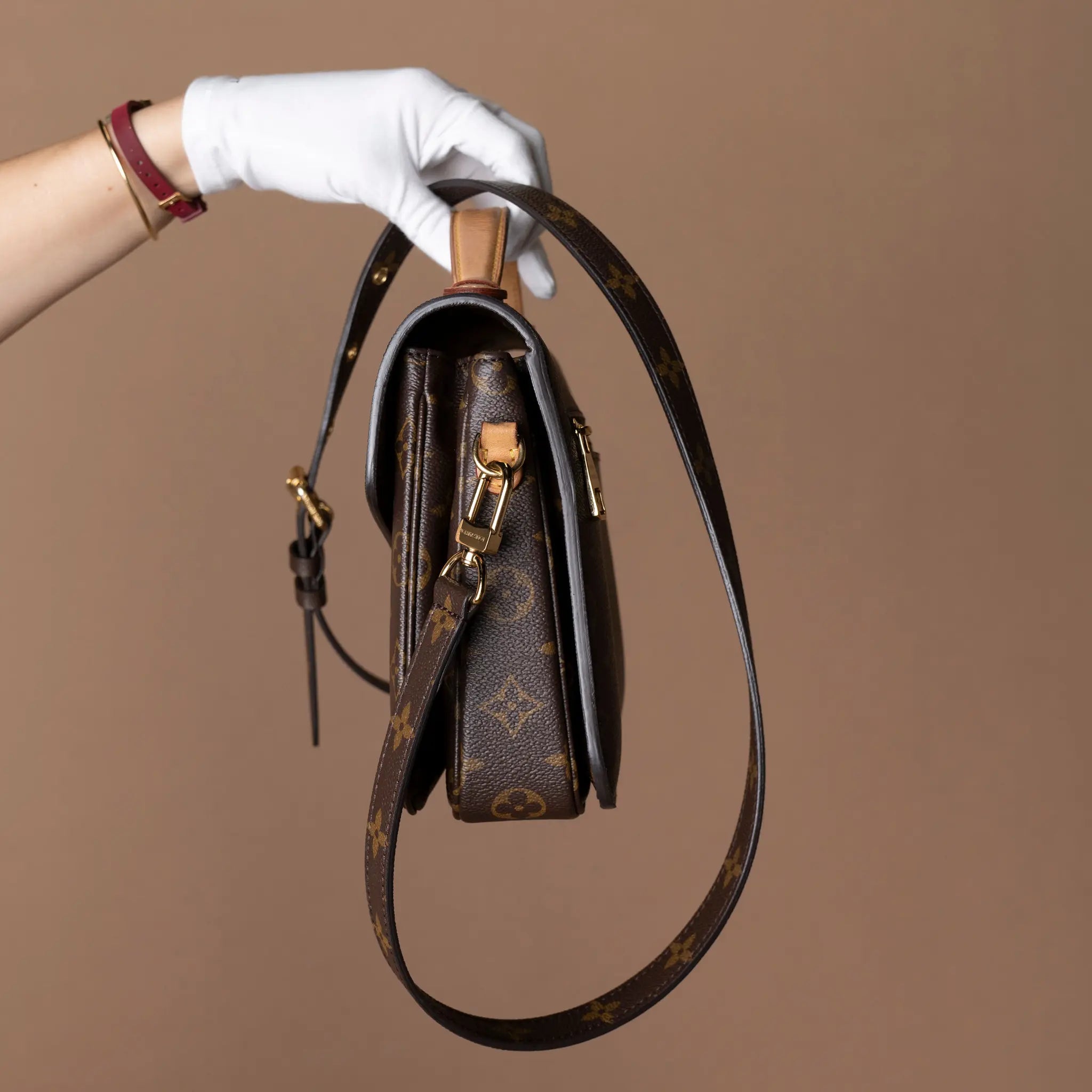 Louis Vuitton Monogram Metis Pochette — Detail View