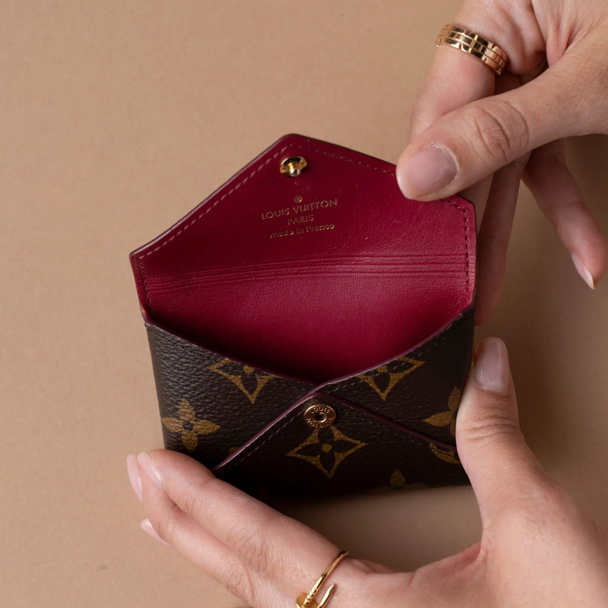 Louis Vuitton Monogram Moedeiro — Side Profile