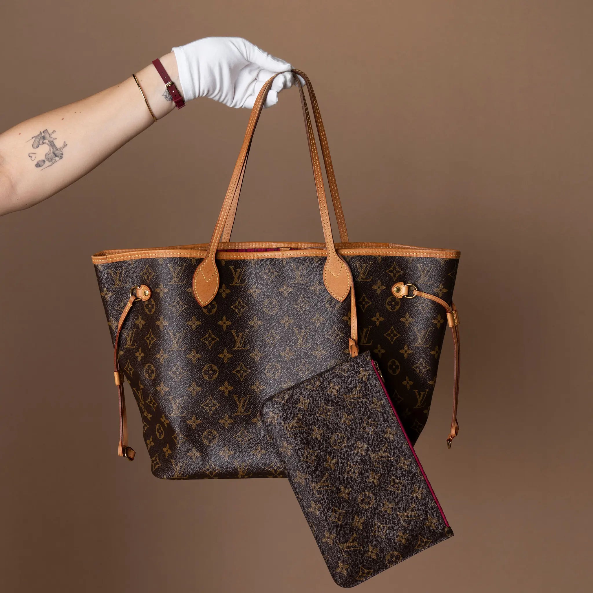 Louis Vuitton Monogram Neverfull MM — Featured Image