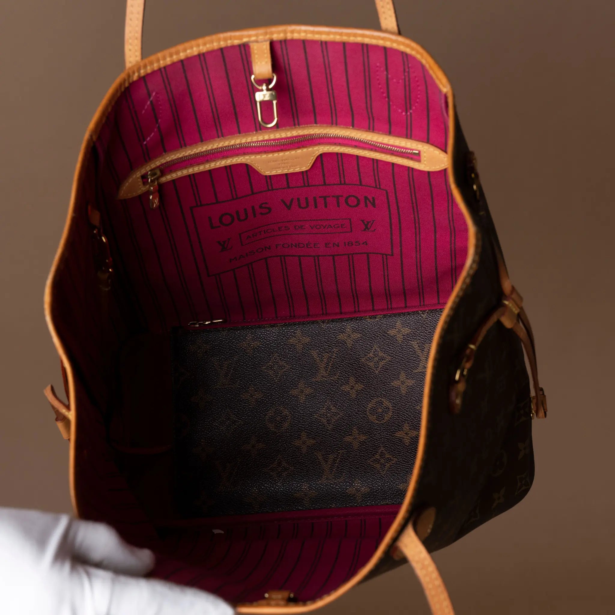 Louis Vuitton Monogram Neverfull MM — Side Profile