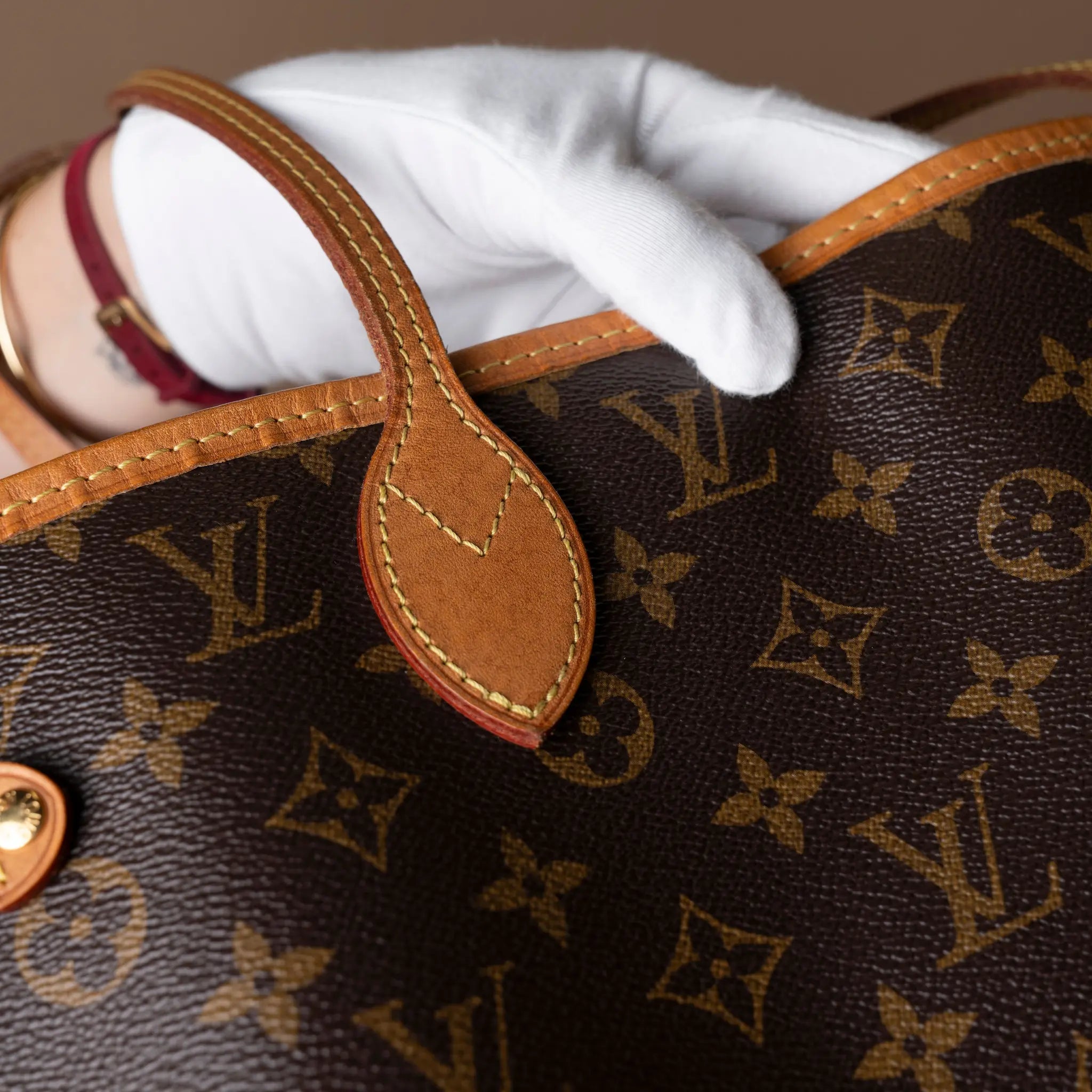 Louis Vuitton Monogram Neverfull MM — Close-up Detail