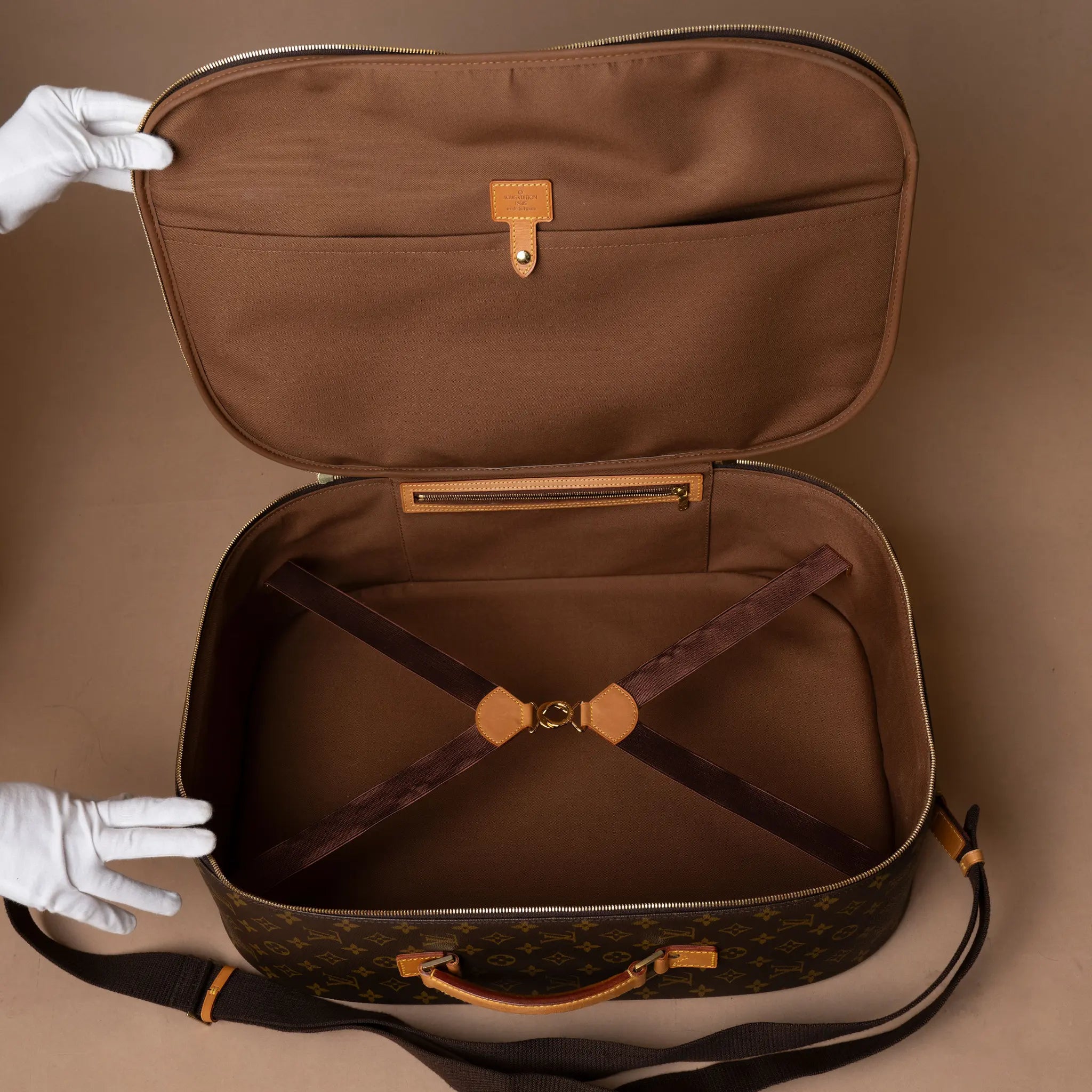 Louis Vuitton Monogram Packall GM — Interior Detail