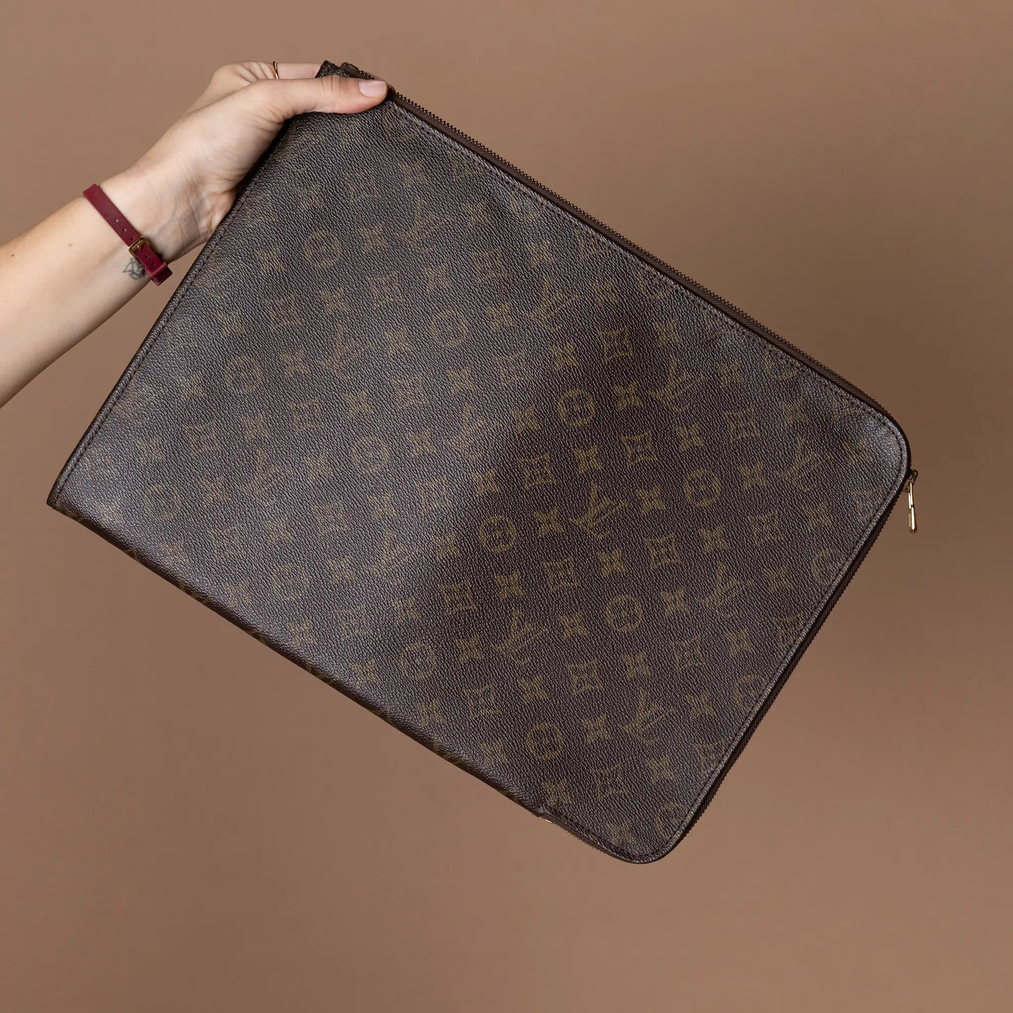 Louis Vuitton Monogram Poche Documents Portfolio — Featured Image