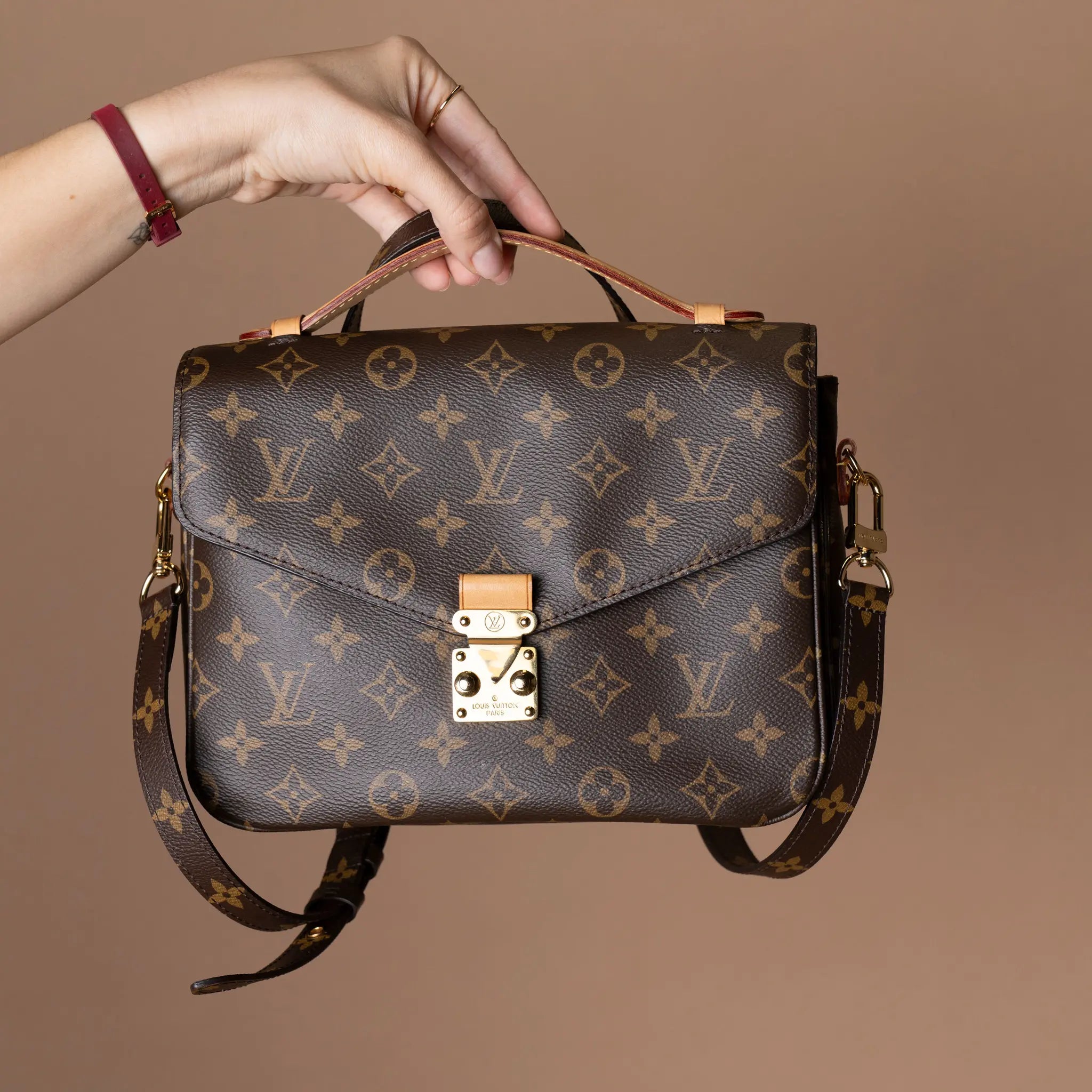 Louis Vuitton Monogram Pochette Metis — Featured Image