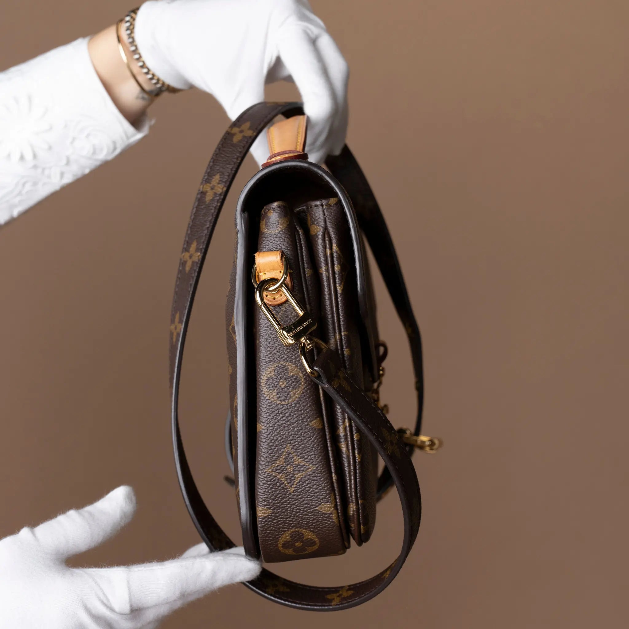 Louis Vuitton Monogram Pochette Metis — Front View