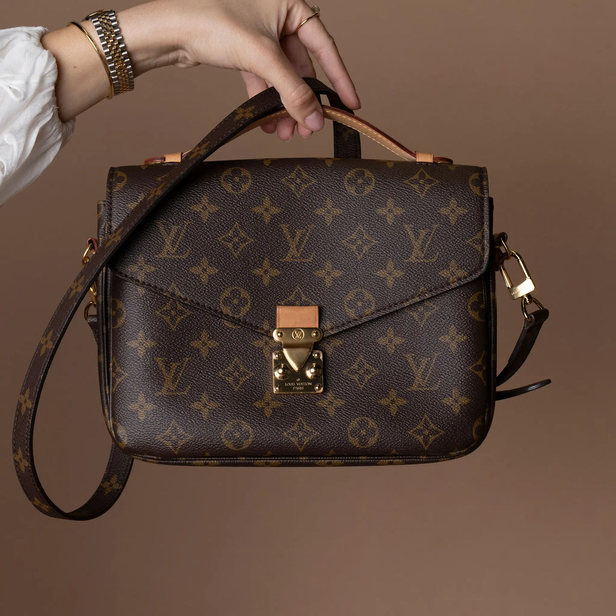 Louis Vuitton Monogram Pochette Metis — Featured Image