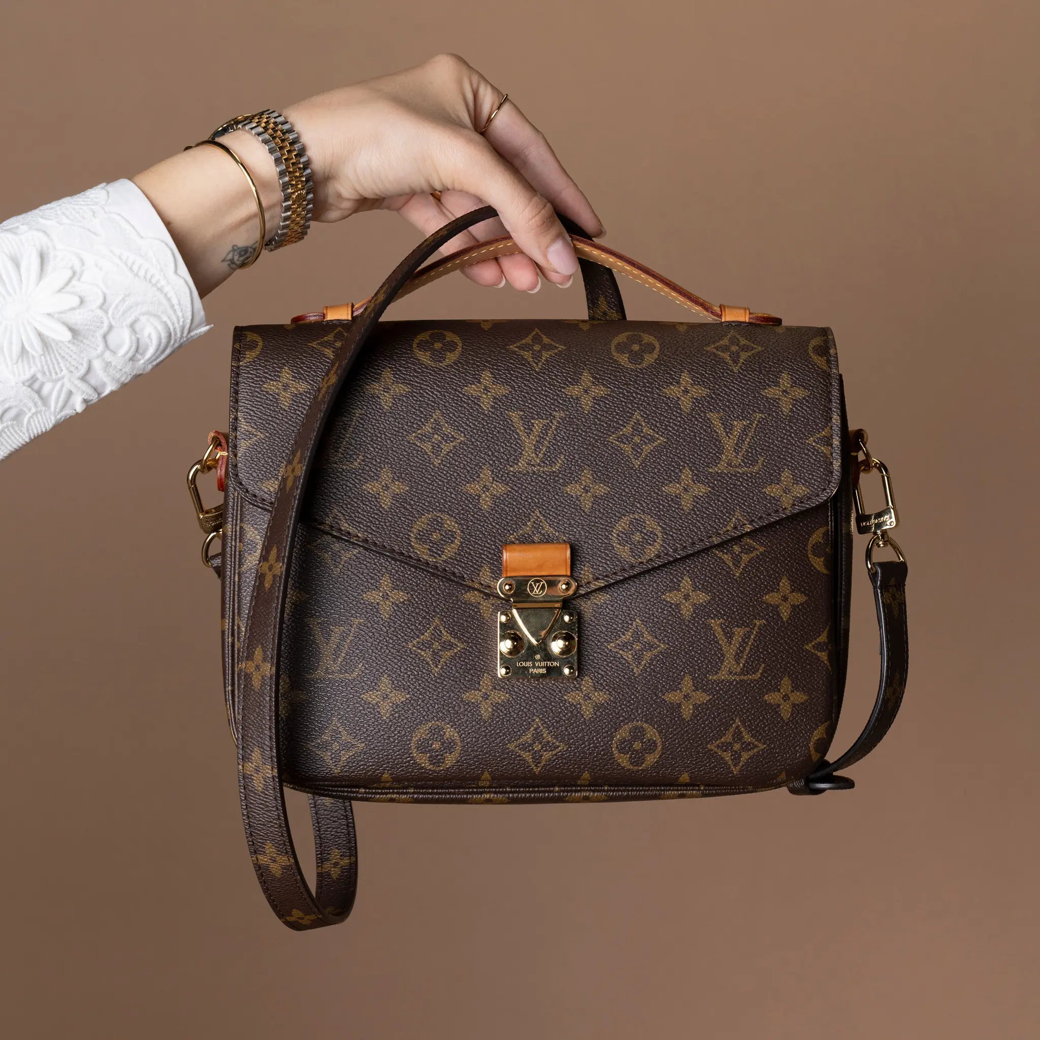 Louis Vuitton Monogram Pochette Metis — Interior Detail