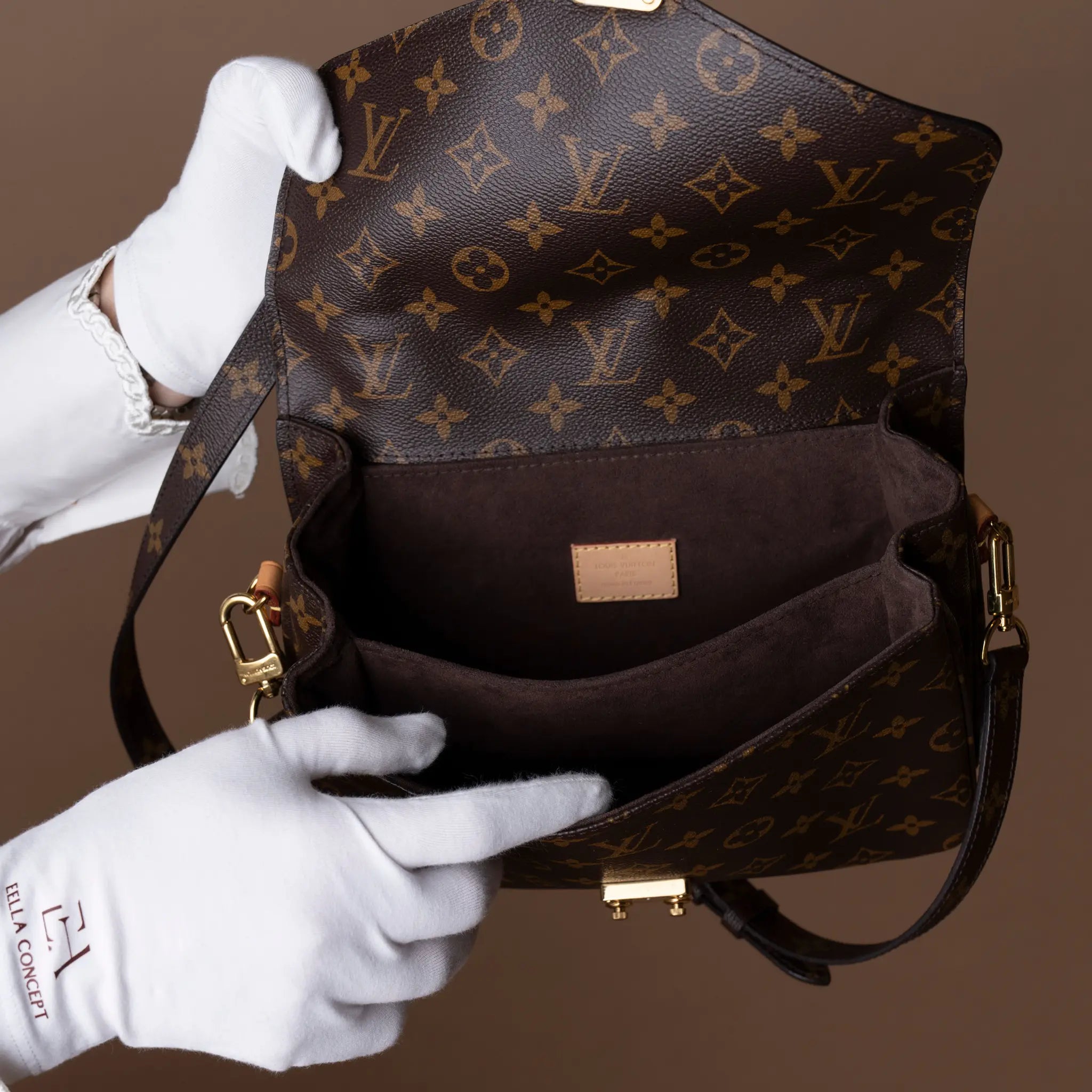Louis Vuitton Monogram Pochette Metis — Interior Detail