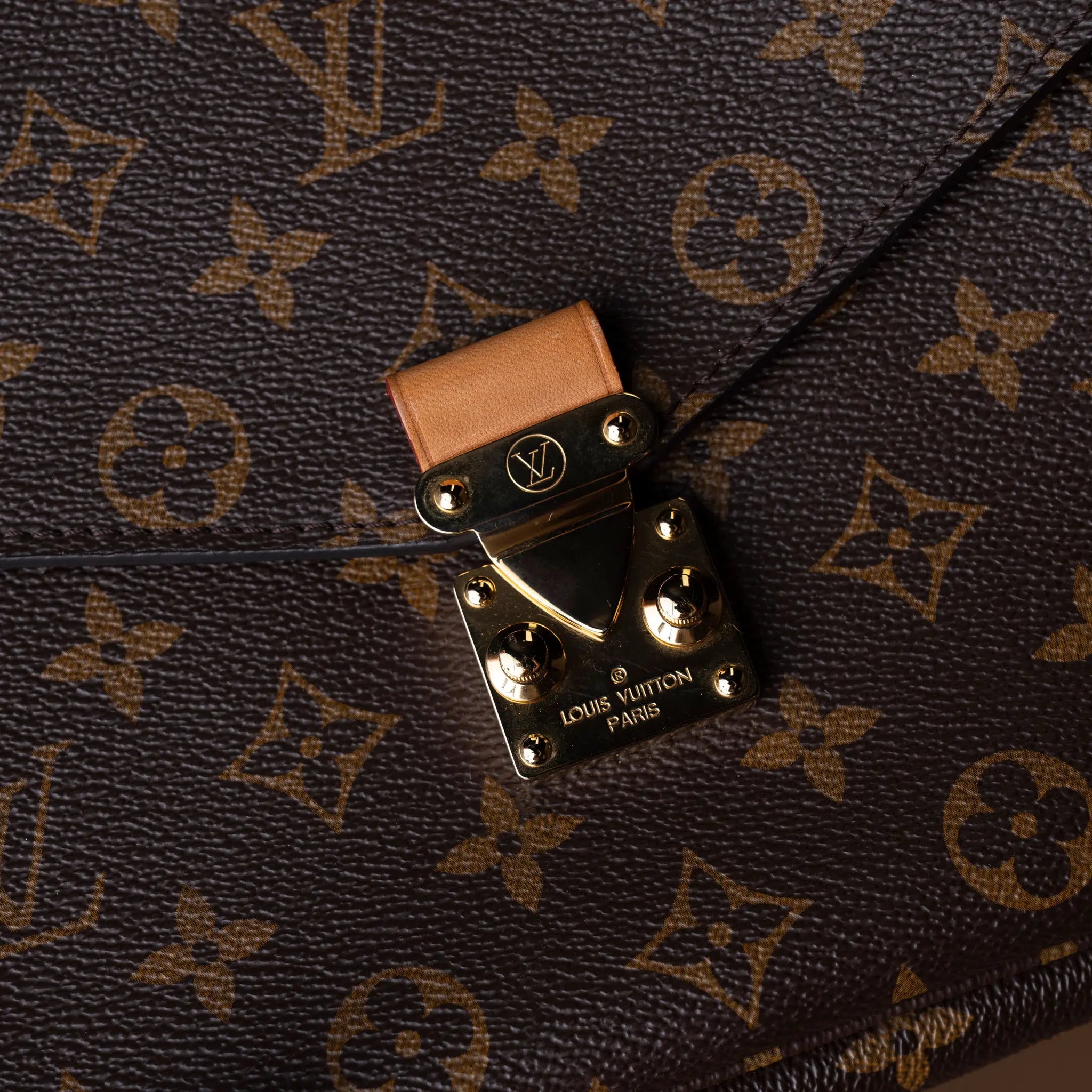 Louis Vuitton Monogram Pochette Metis — Close-up Detail