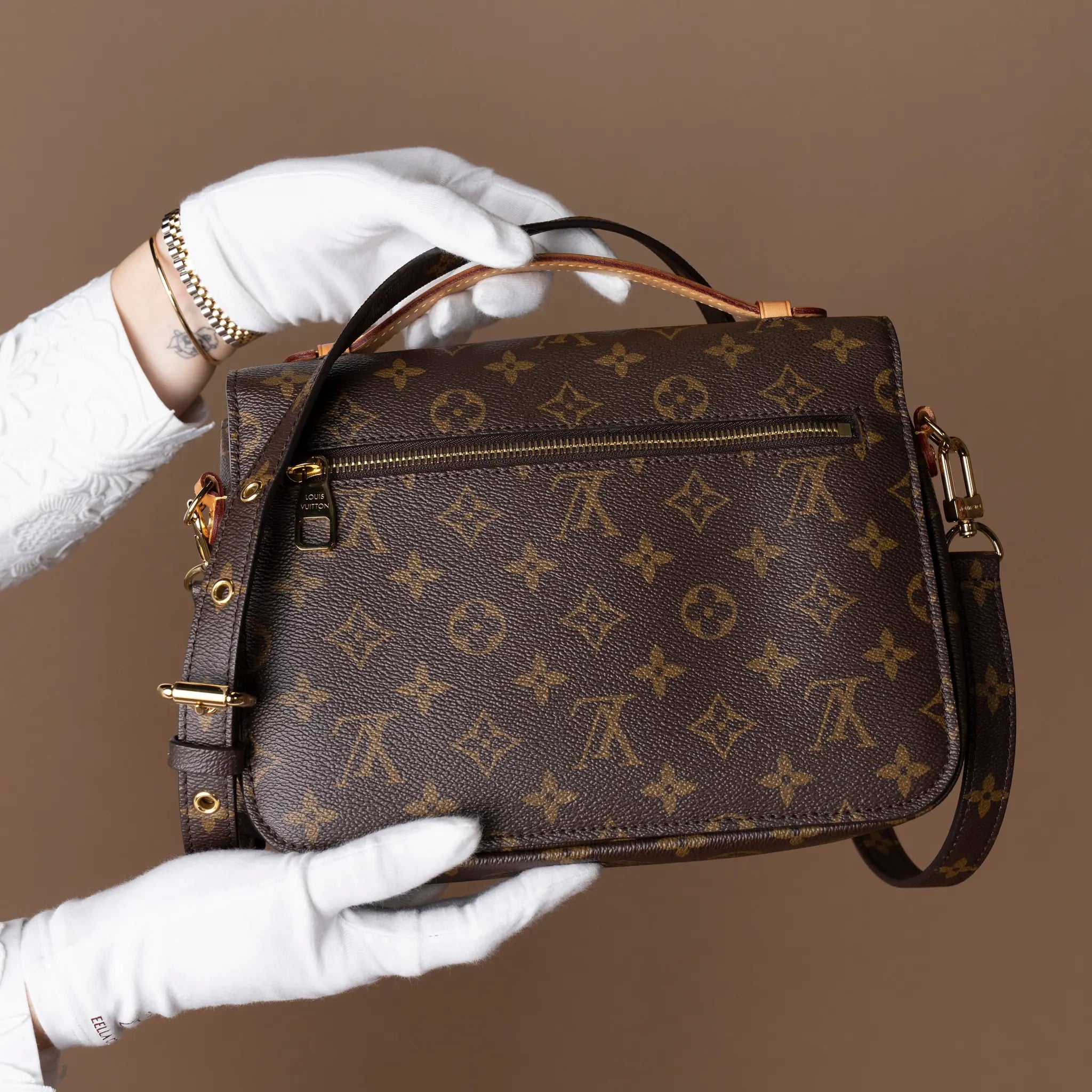 Louis Vuitton Monogram Pochette Metis — Close-up Detail