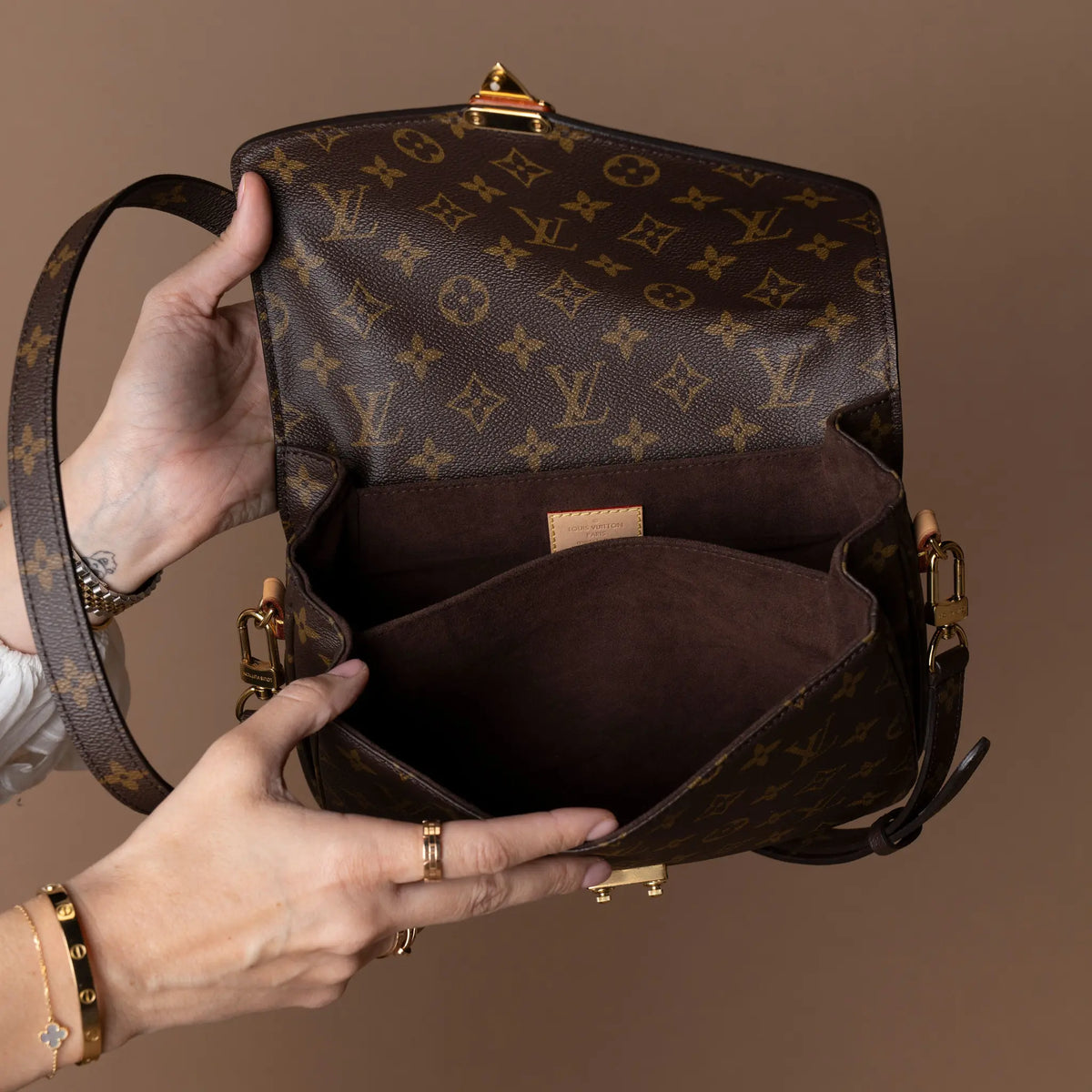 Louis Vuitton Monogram Pochette Metis — Close-up Detail