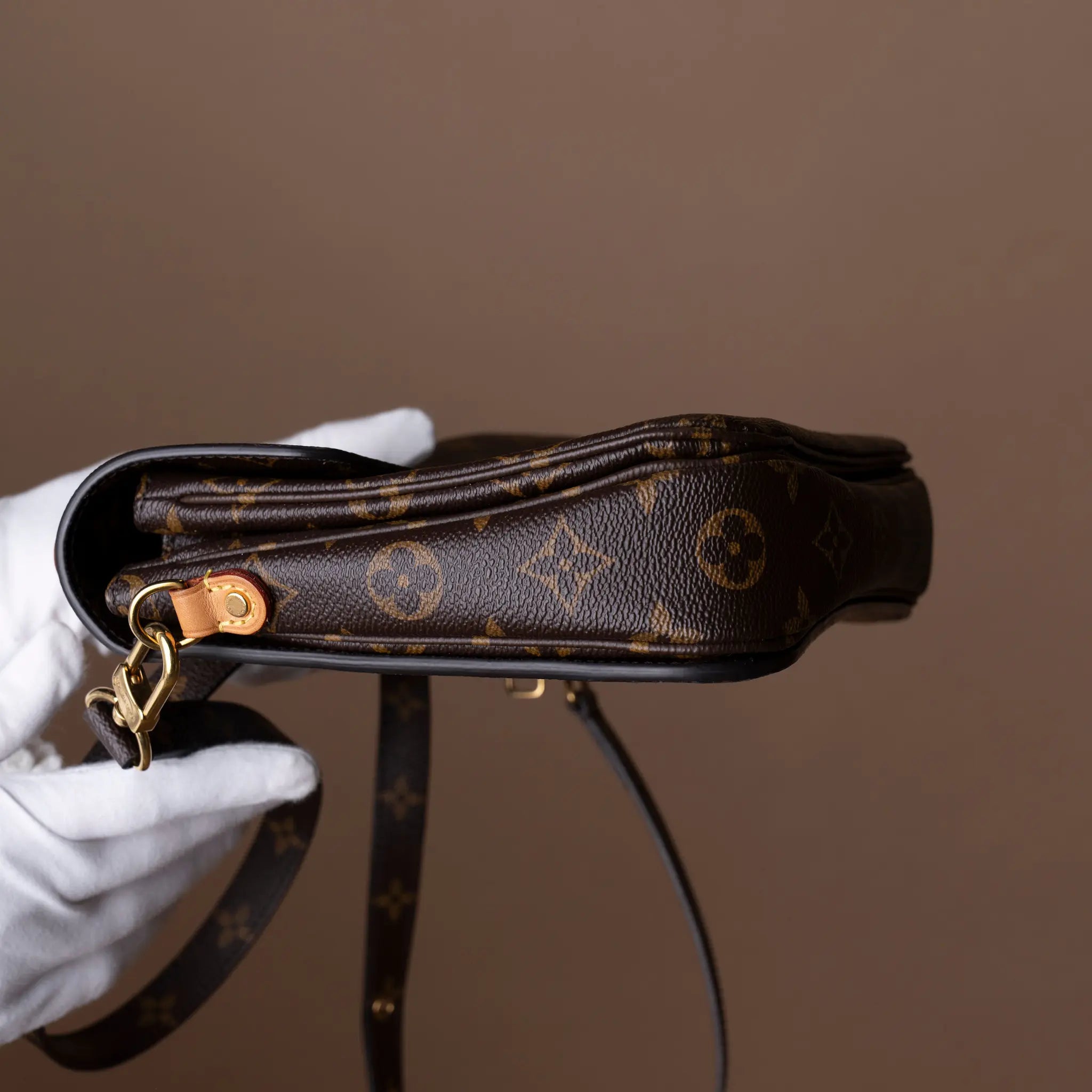 Louis Vuitton Monogram Pochette Metis — Additional View