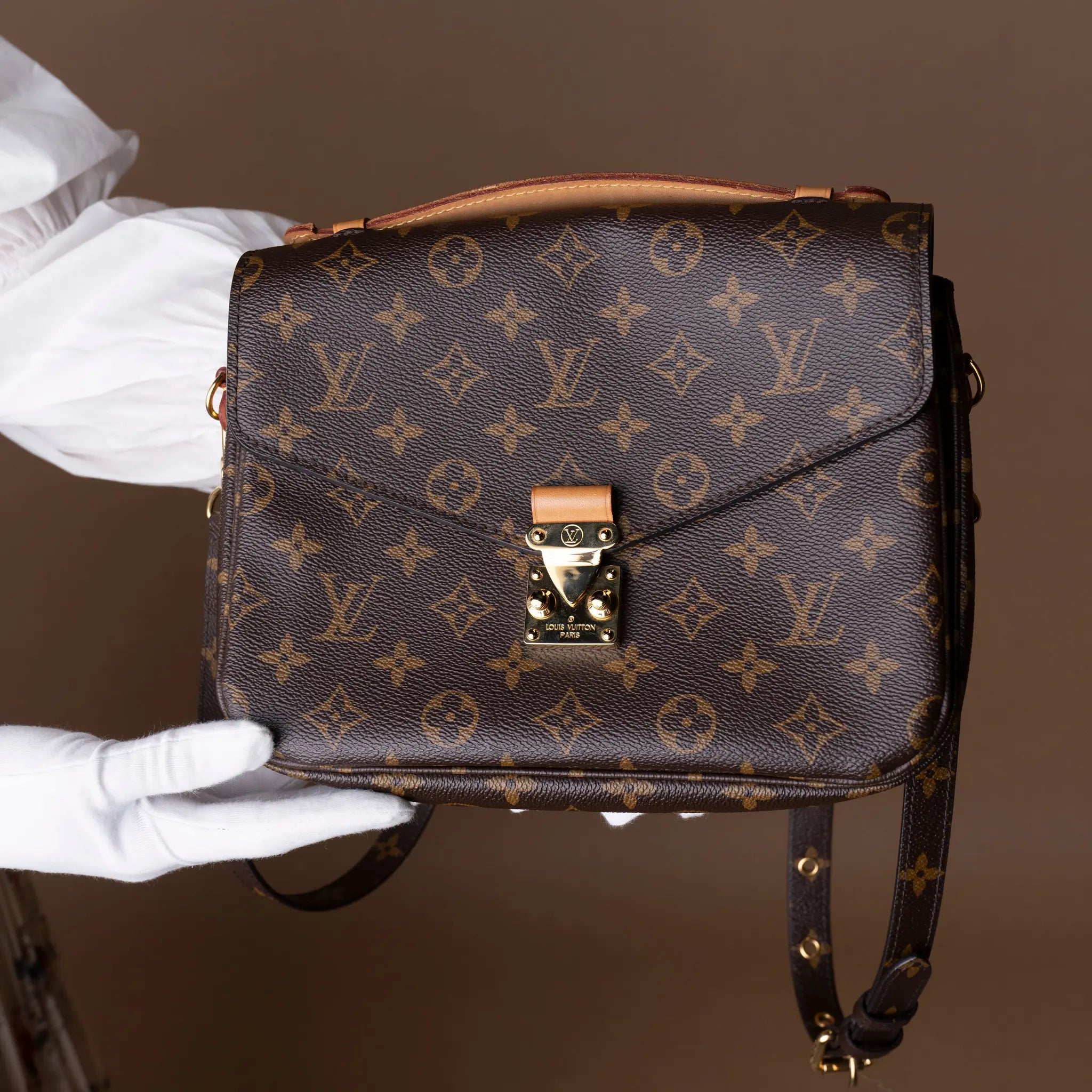 Louis Vuitton Monogram Pochette Metis — Additional View