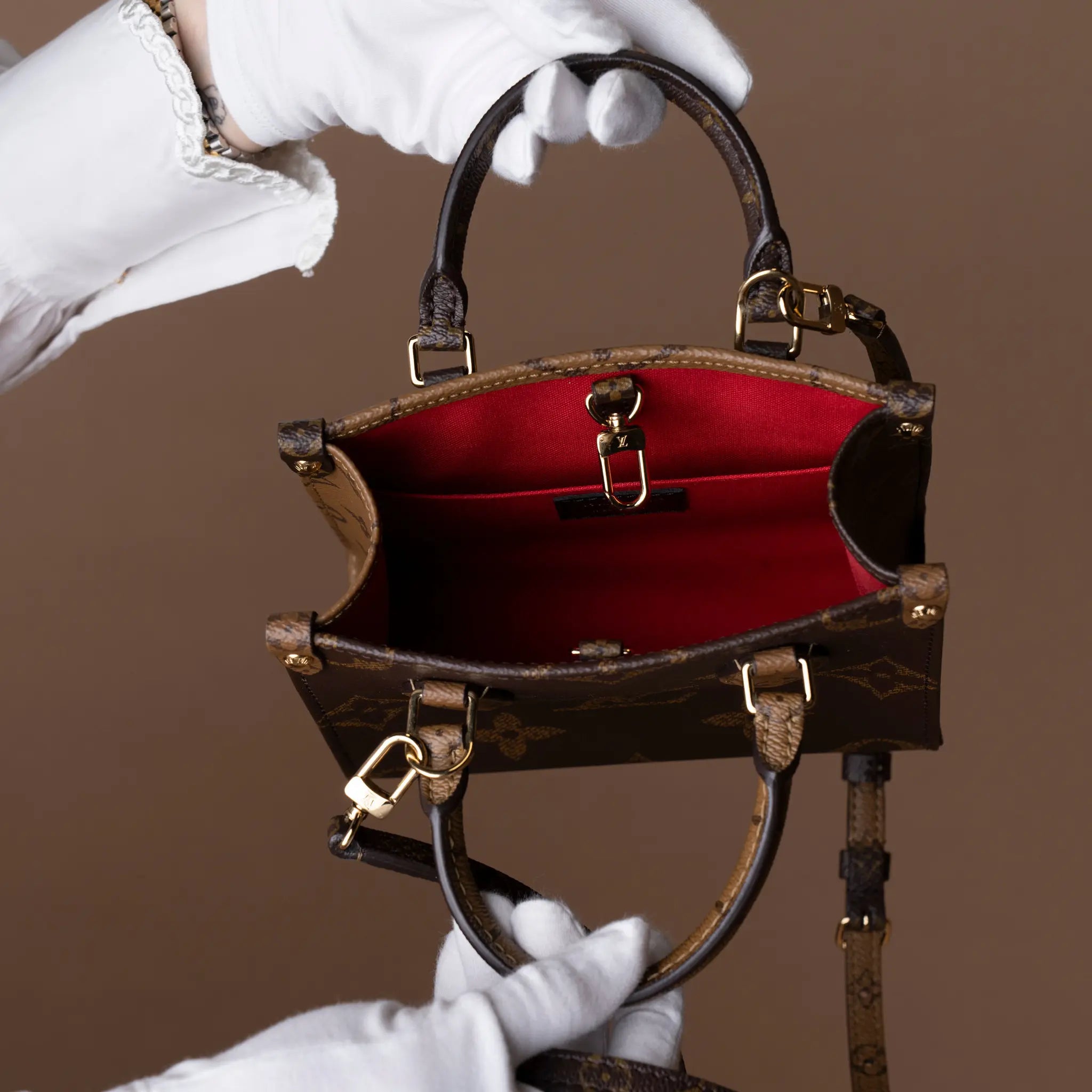 Louis Vuitton Monogram Reverse OnTheGo BB — Interior Detail