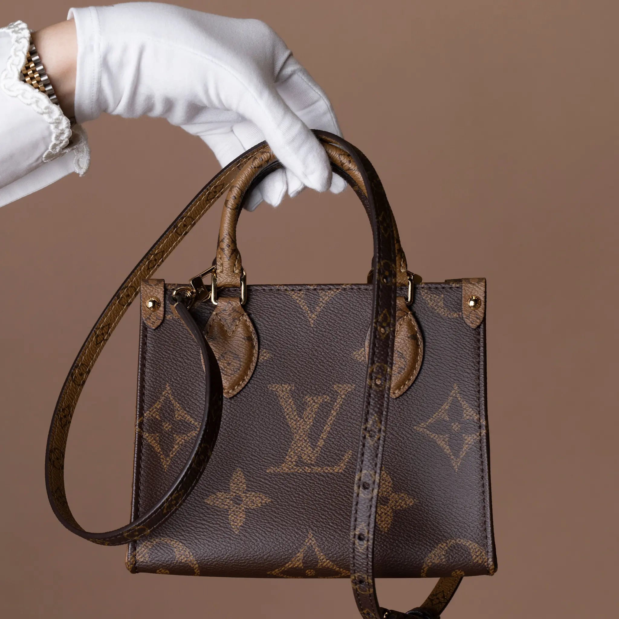 Louis Vuitton Monogram Reverse OnTheGo BB — Close-up Detail