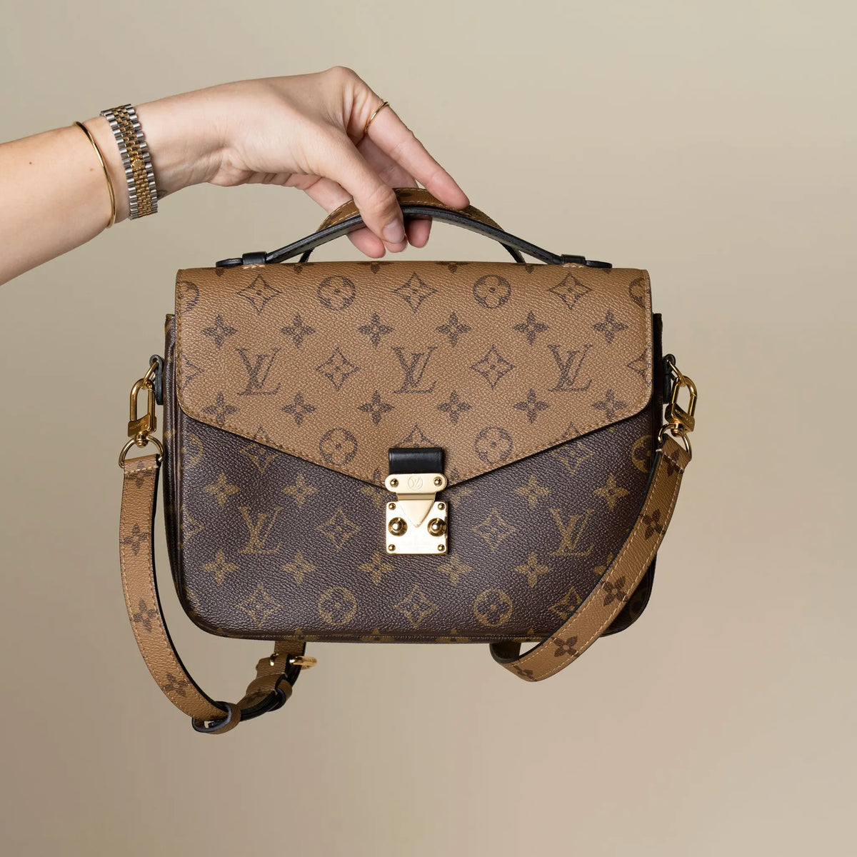 Louis Vuitton Monogram Reverse Pochette Metis — Featured Image