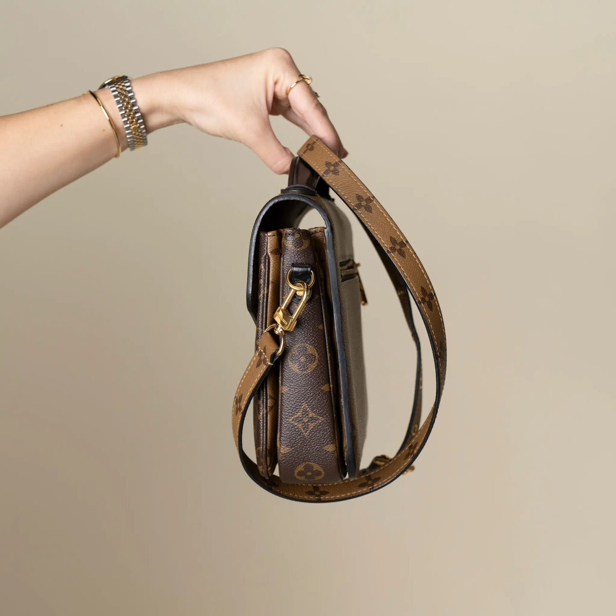 Louis Vuitton Monogram Reverse Pochette Metis — Interior Detail