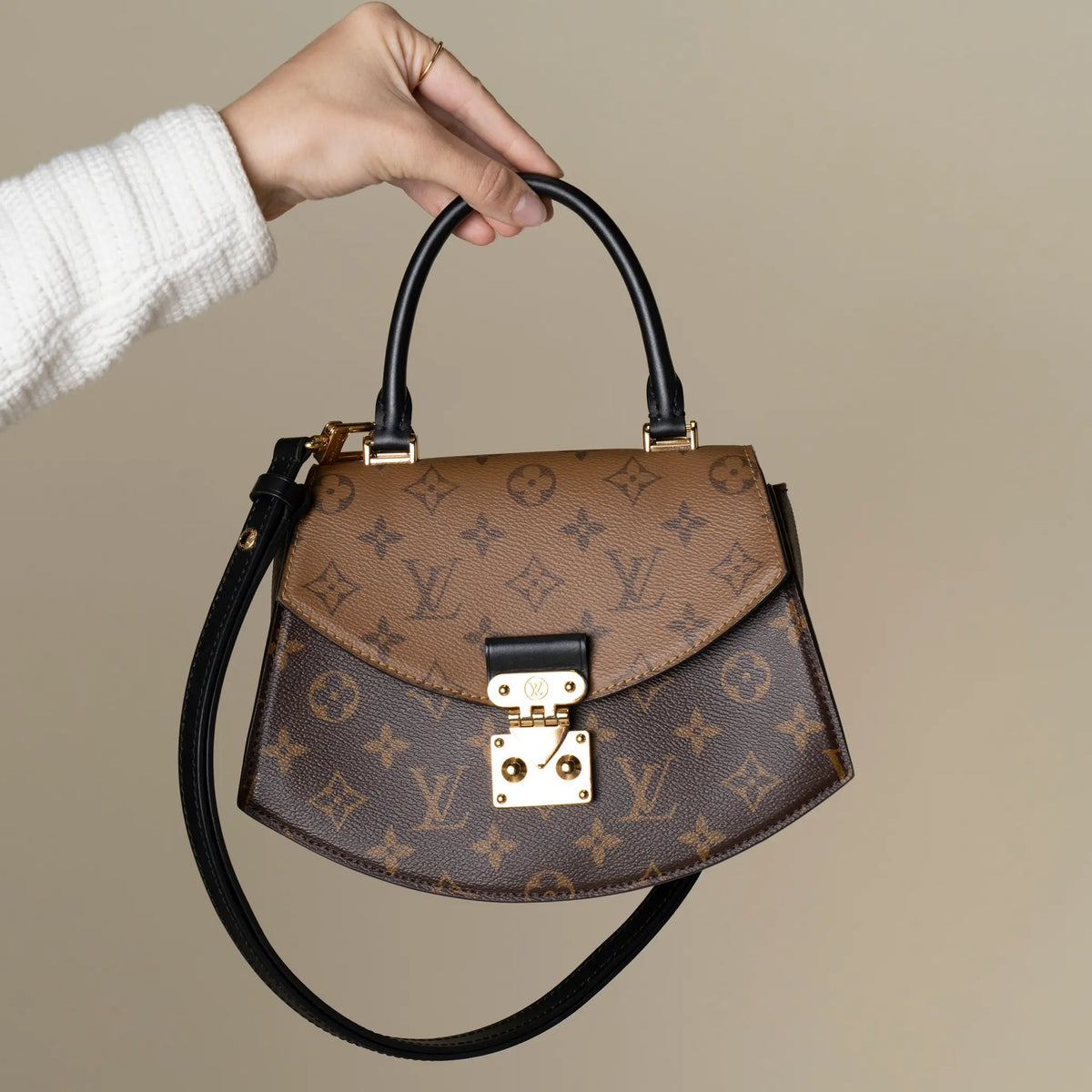 Louis Vuitton Monogram Reverse Tilsitt — Featured Image