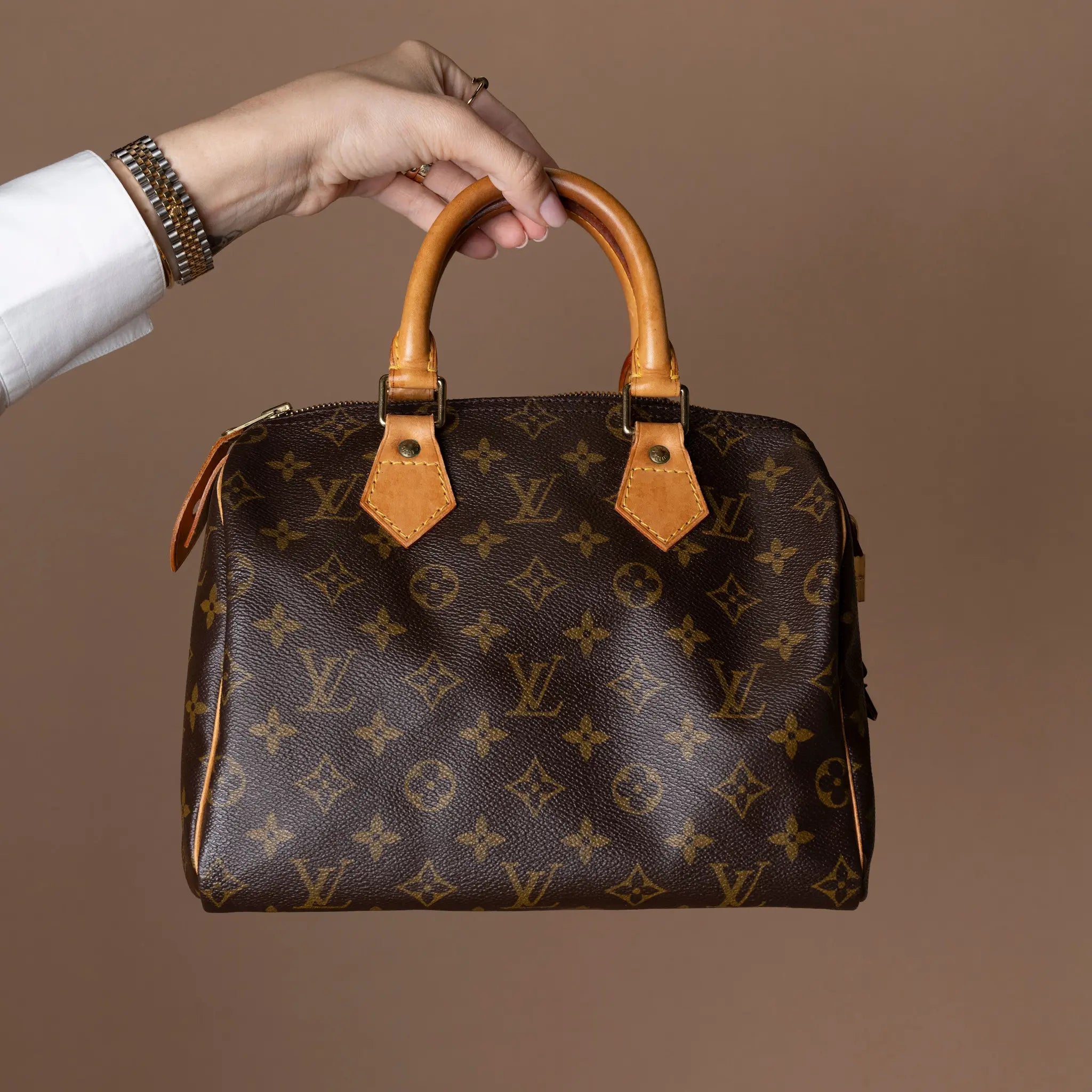 Louis Vuitton Monogram Speedy 25 — Featured Image