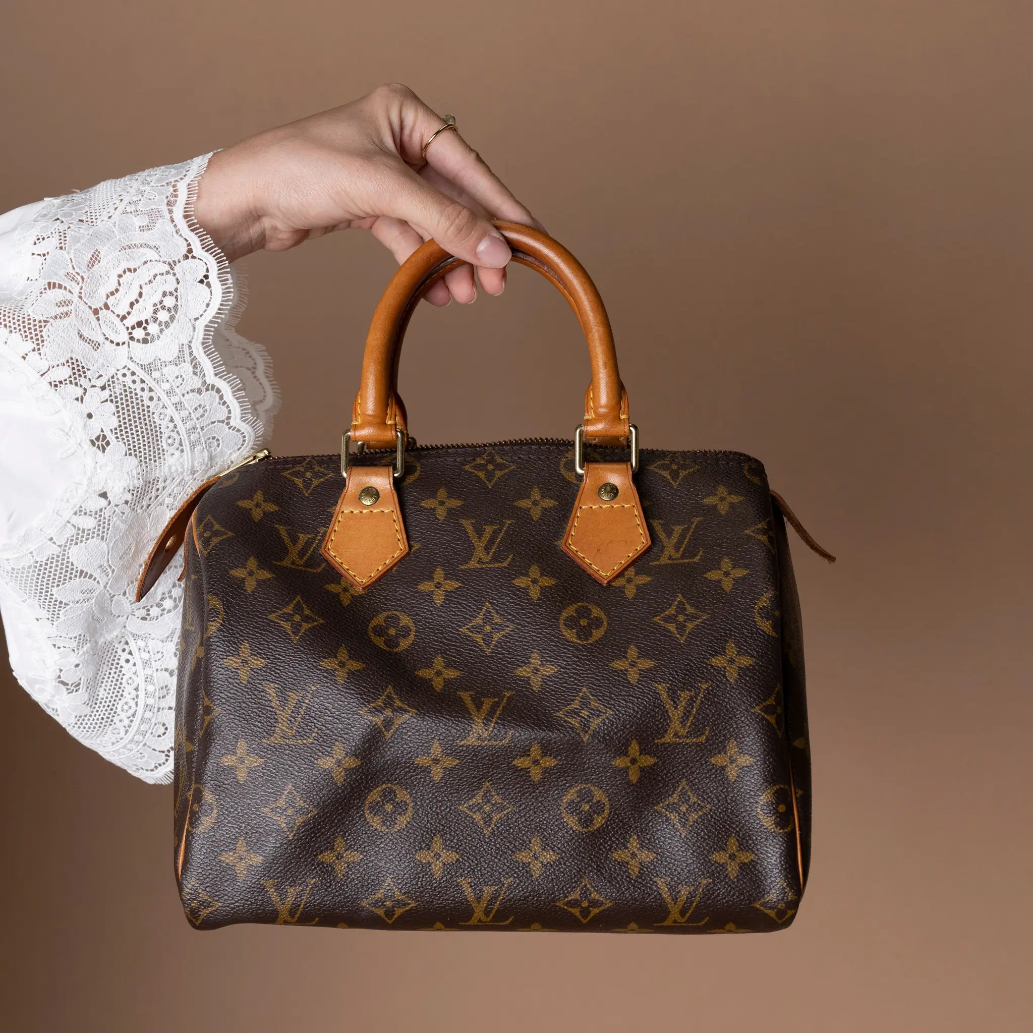 Louis Vuitton Monogram Speedy 25 — Featured Image
