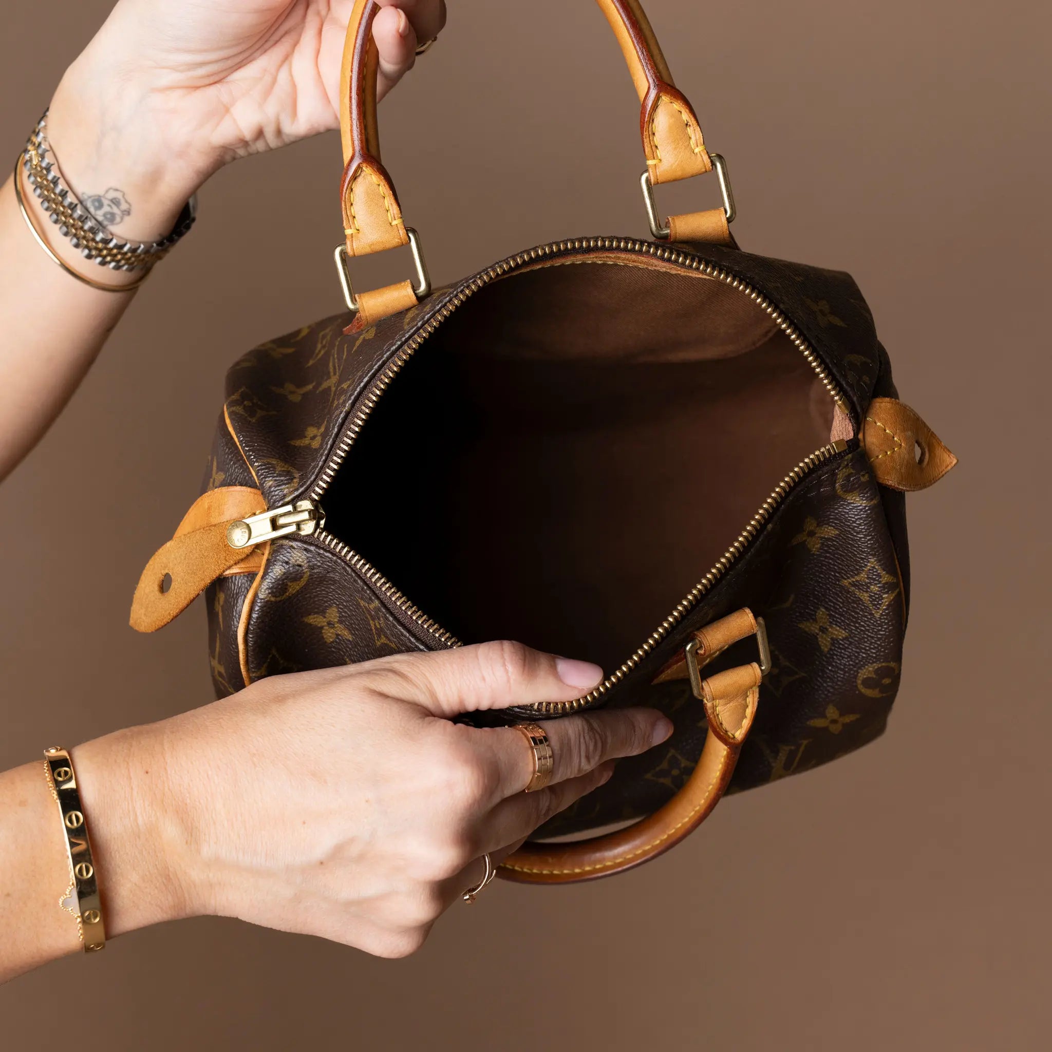 Louis Vuitton Monogram Speedy 25 — Side Profile