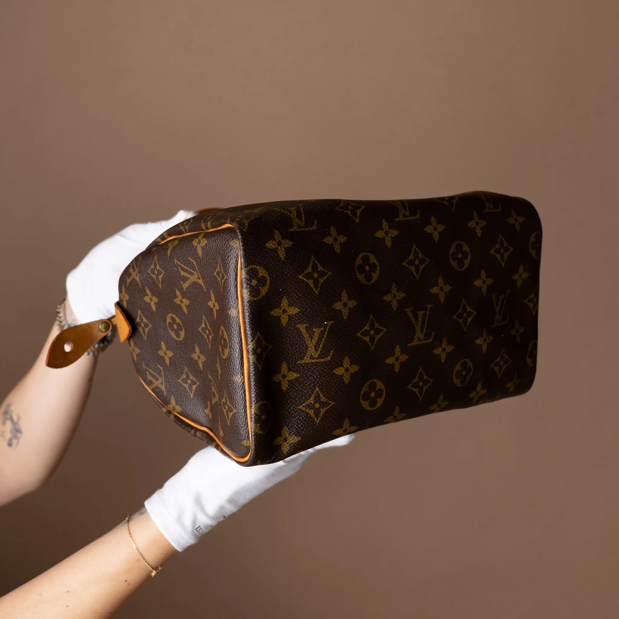 Louis Vuitton Monogram Speedy 25 — Side Profile