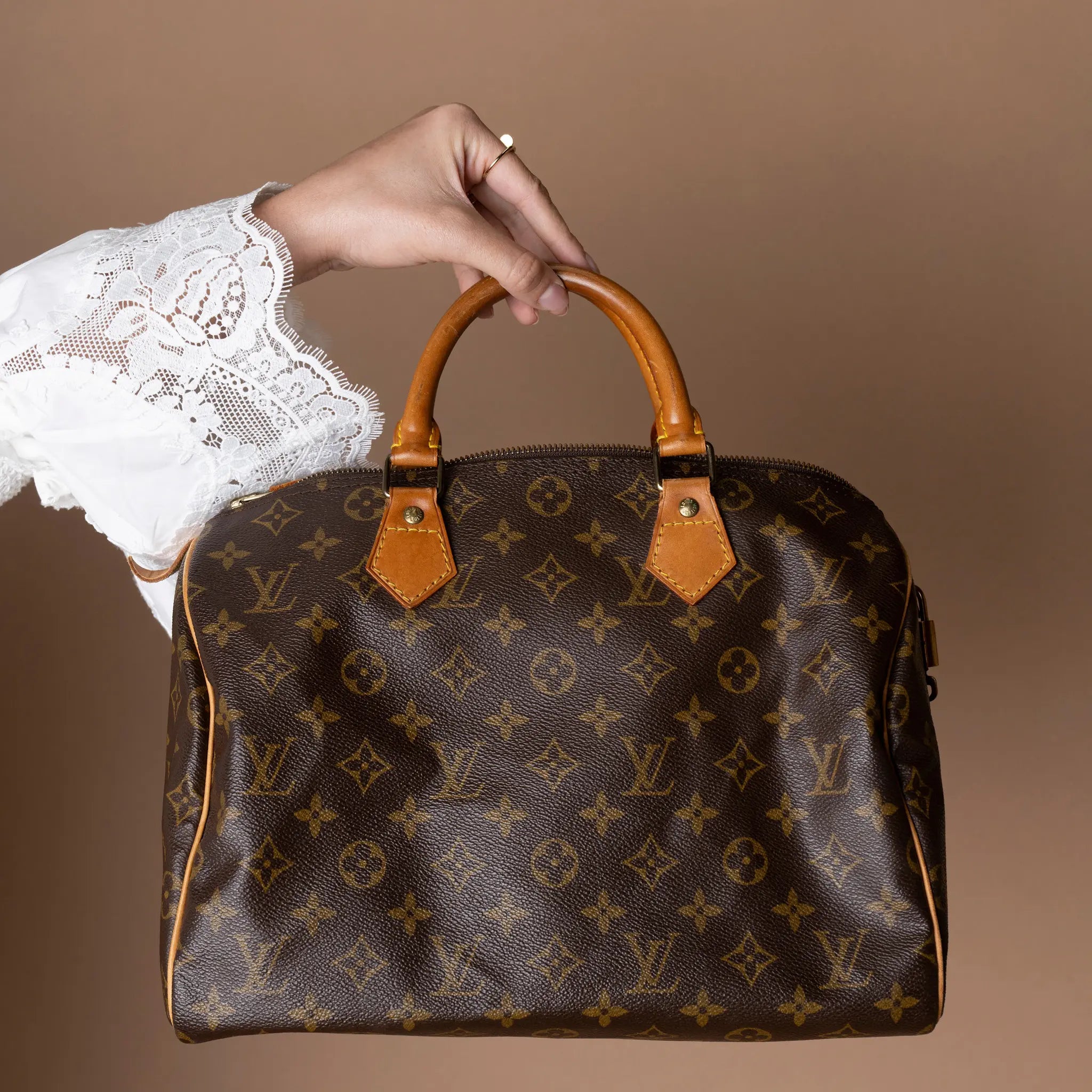 Louis Vuitton Monogram Speedy 30 — Featured Image