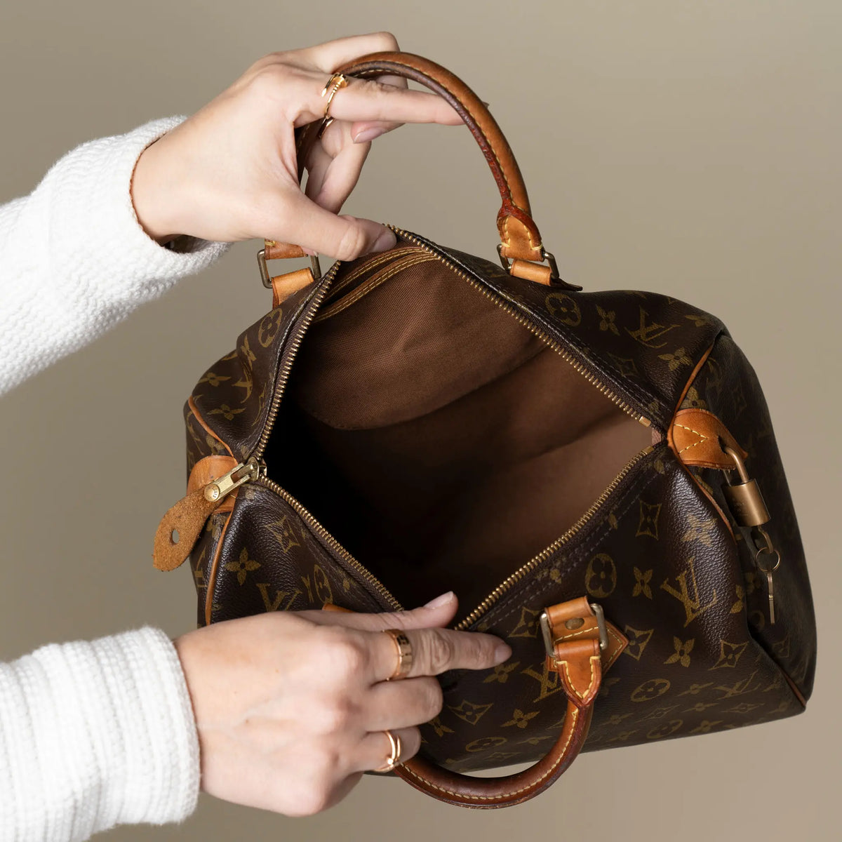 Louis Vuitton Monogram Speedy 30 — Interior Detail