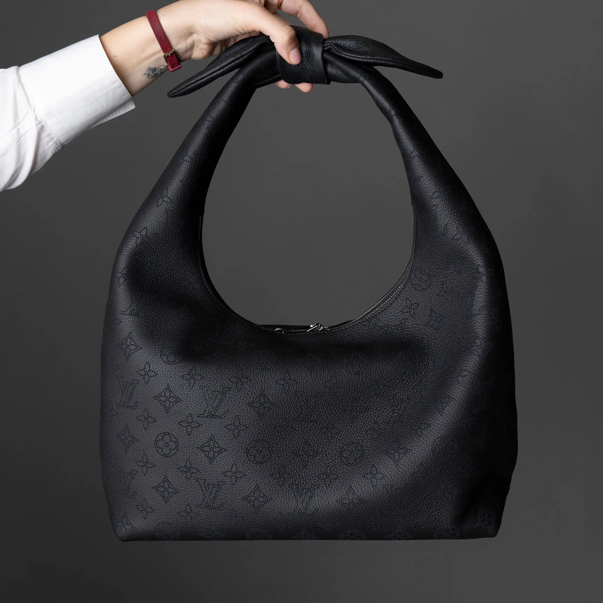Louis Vuitton Why Not Mahina MM Noir — Featured Image
